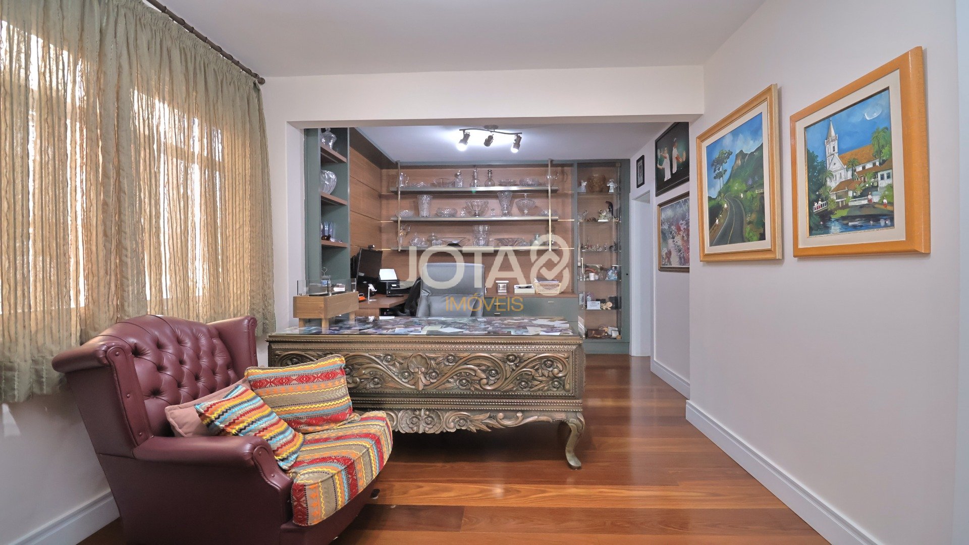 AMPLO APARTAMENTO COM 3 DORMITÓRIOS NO BATEL