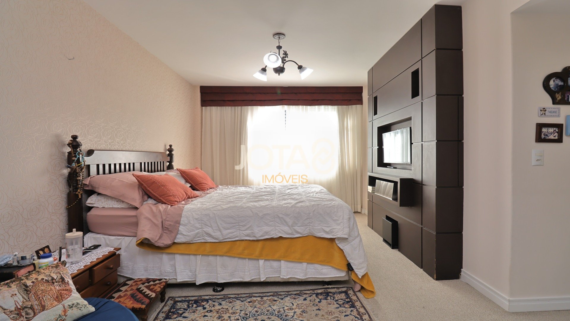 AMPLO APARTAMENTO COM 3 DORMITÓRIOS NO BATEL