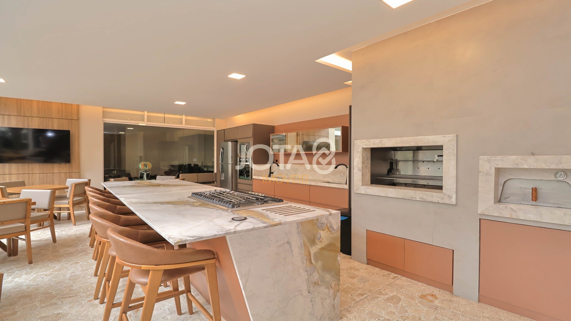 AMPLO APARTAMENTO COM 3 DORMITÓRIOS NO BATEL