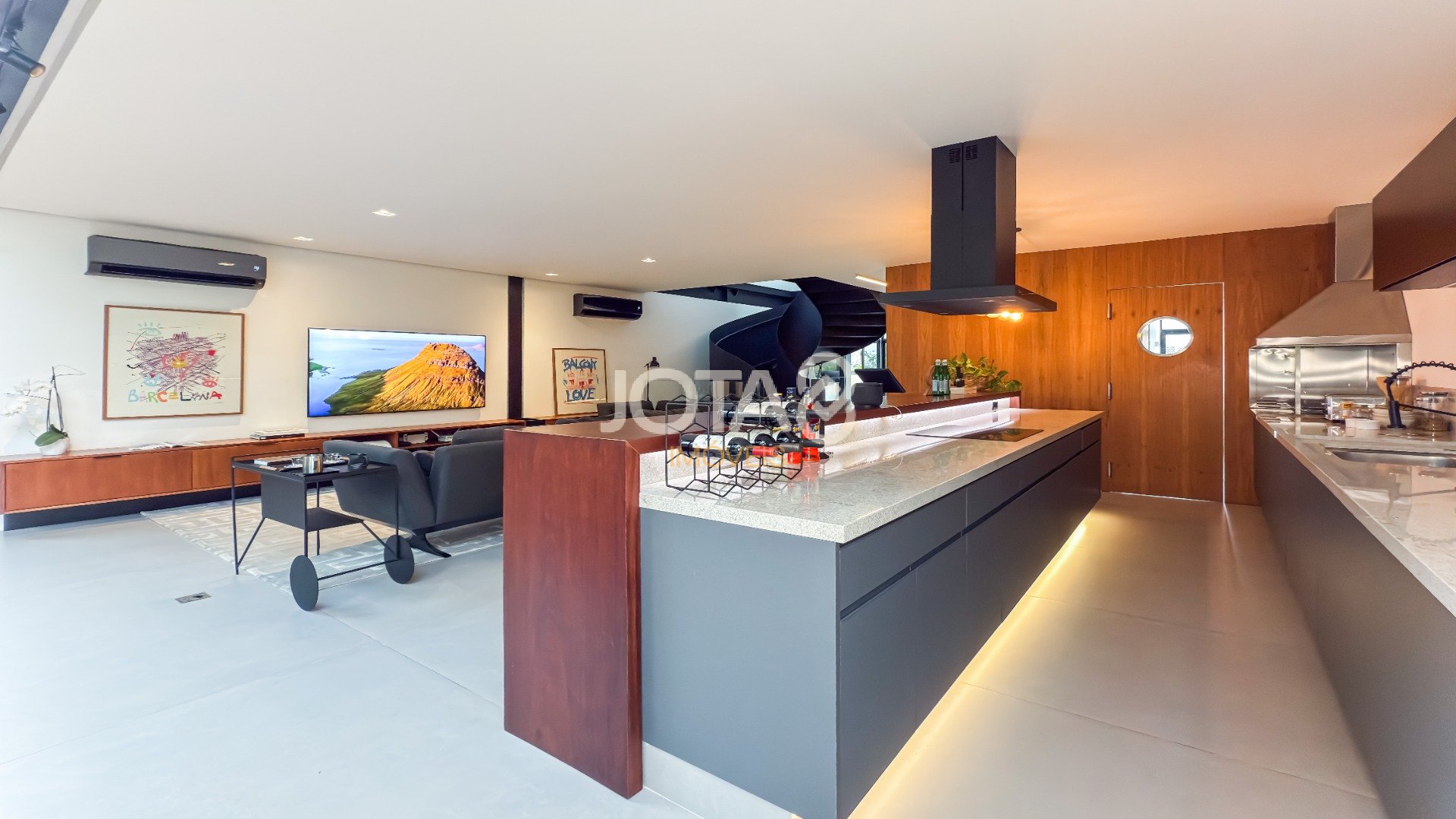 CASA SUSPENSA NO BURGEL - CAMPO COMPRIDO