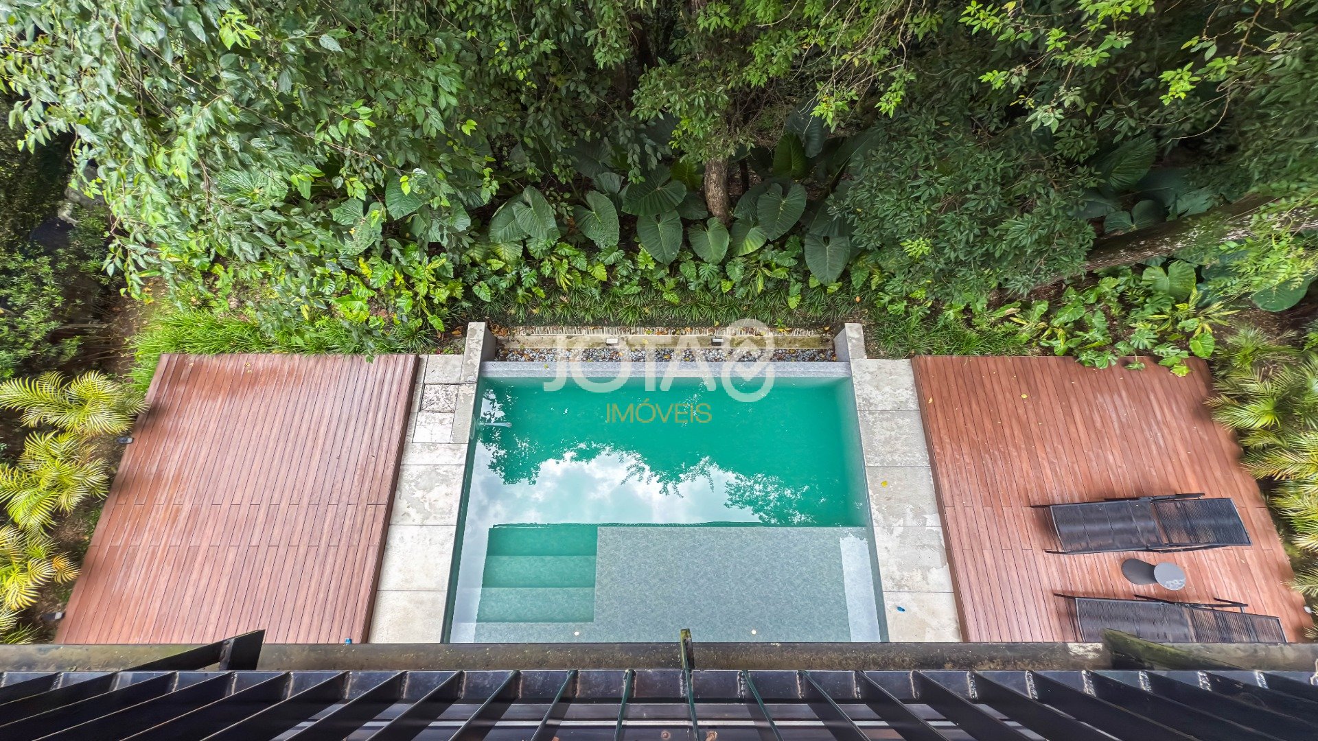CASA SUSPENSA NO BURGEL - CAMPO COMPRIDO