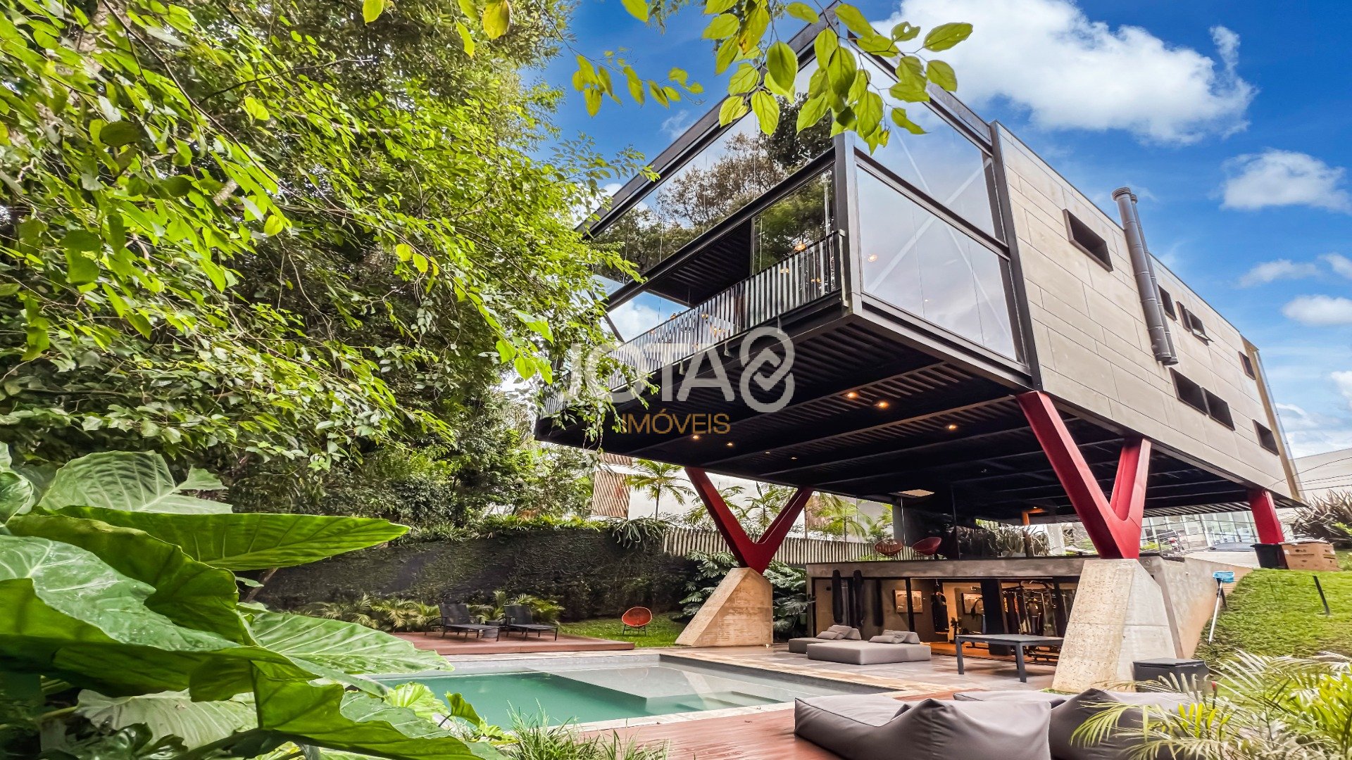 CASA SUSPENSA NO BURGEL - CAMPO COMPRIDO