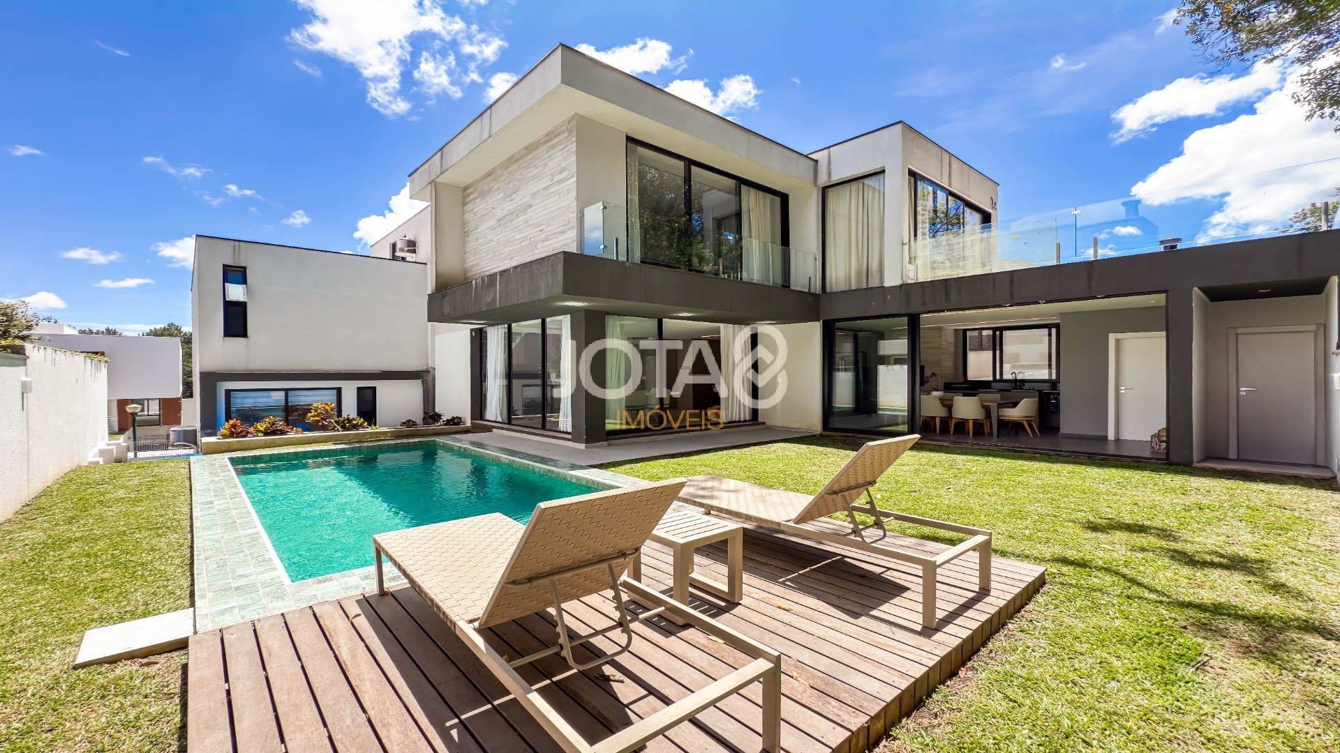 CASA EM CONDOMÍNIO, 4 SUITES PISCINA EM SANTA FELICIDADE