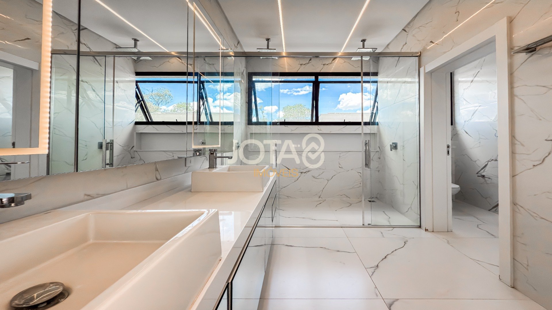 CASA EM CONDOMÍNIO, 4 SUITES PISCINA EM SANTA FELICIDADE