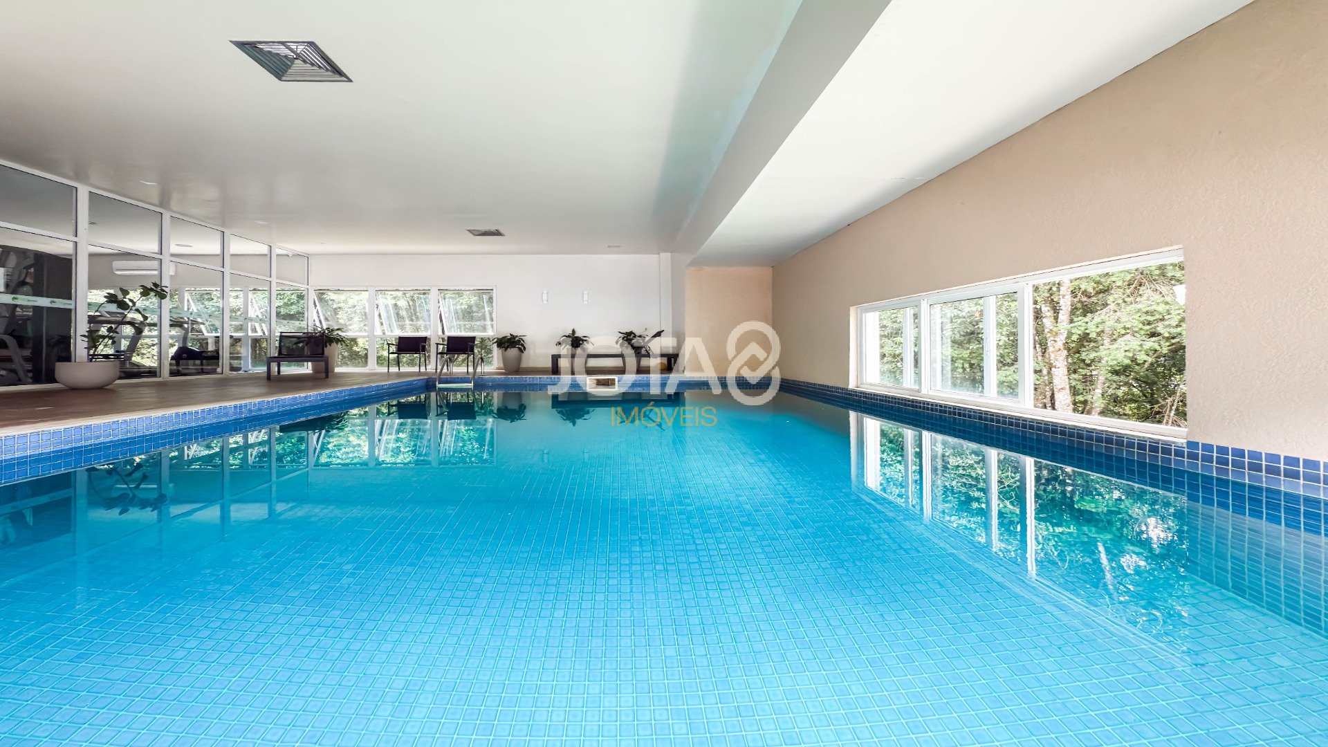 CASA EM CONDOMÍNIO, 4 SUITES PISCINA EM SANTA FELICIDADE