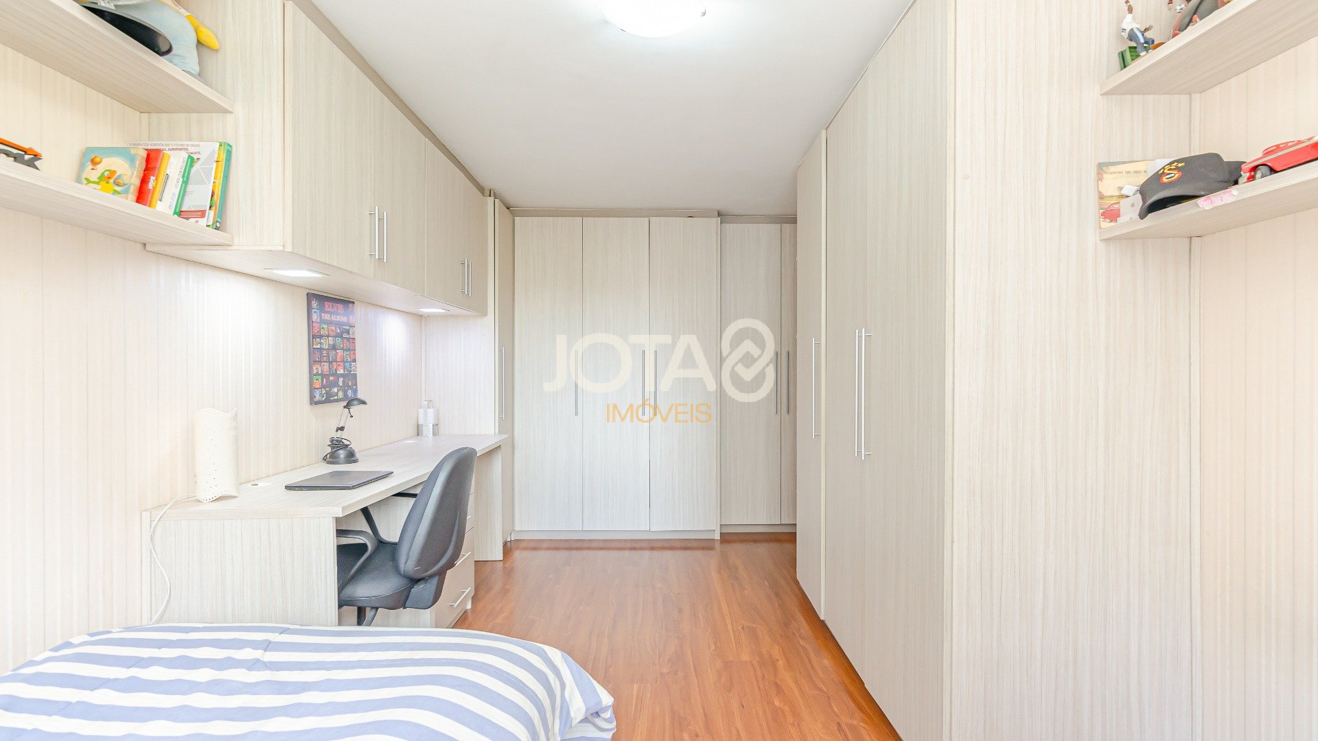 APTO 3 QUARTOS E 2 VAGAS NO BATEL