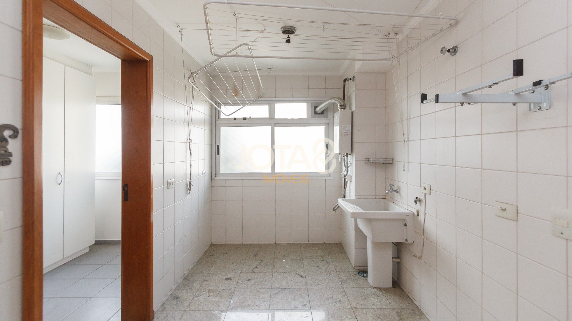 APARTAMENTO DE 3 QUARTOS NO JUVEVÊ - CONFORTO E LOCALIZAÇÃO PRIVILEGIA