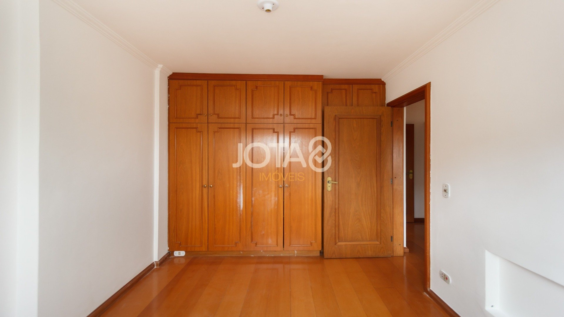 APARTAMENTO DE 3 QUARTOS NO JUVEVÊ - CONFORTO E LOCALIZAÇÃO PRIVILEGIA