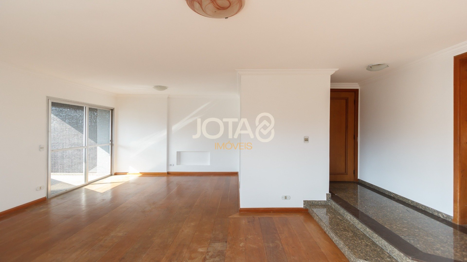 APARTAMENTO DE 3 QUARTOS NO JUVEVÊ - CONFORTO E LOCALIZAÇÃO PRIVILEGIA