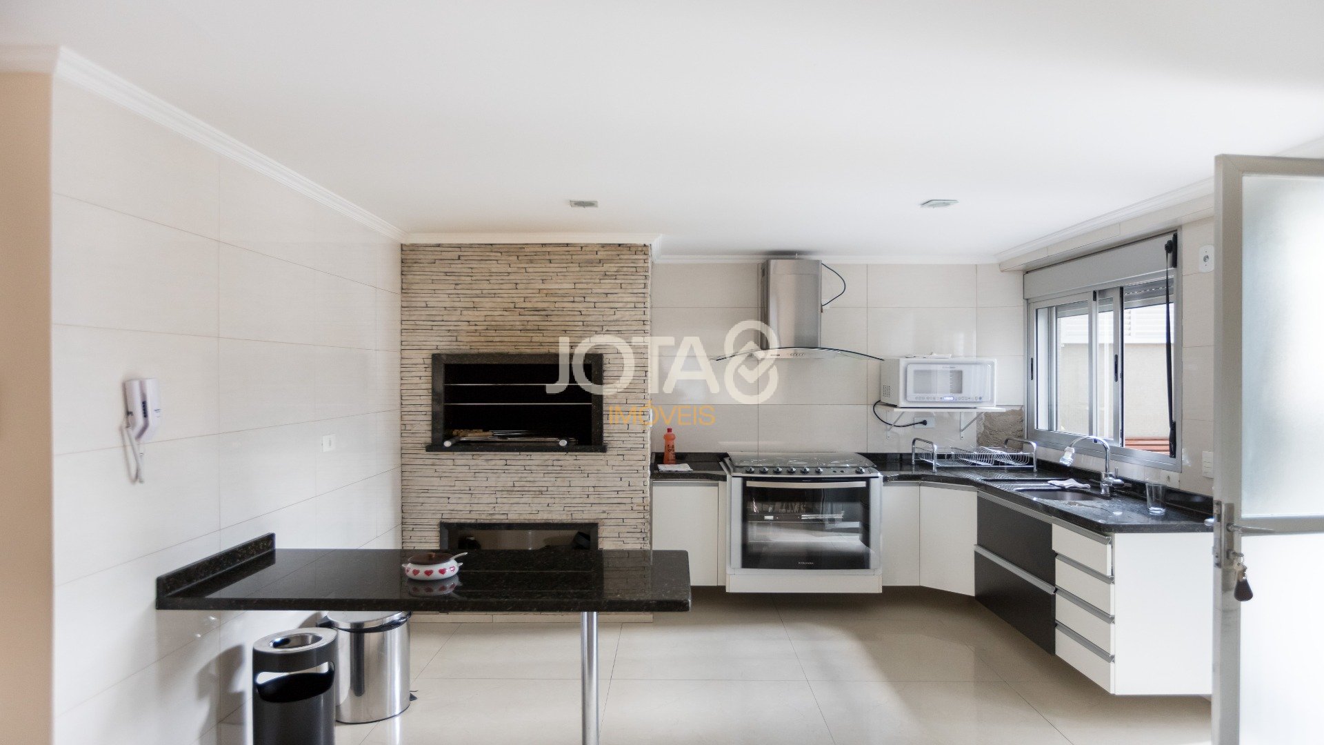 APARTAMENTO DE 3 QUARTOS NO JUVEVÊ - CONFORTO E LOCALIZAÇÃO PRIVILEGIA