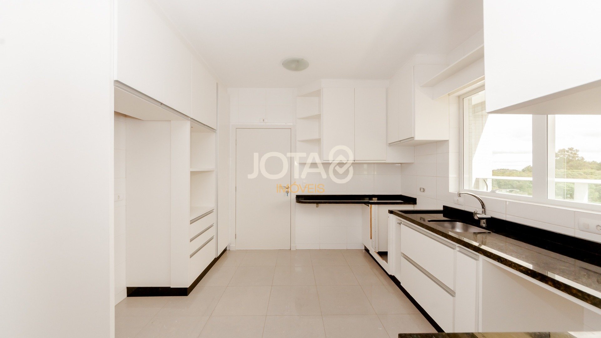 APARTAMENTO COM 4 DORMITÓRIOS NO ECOVILLE