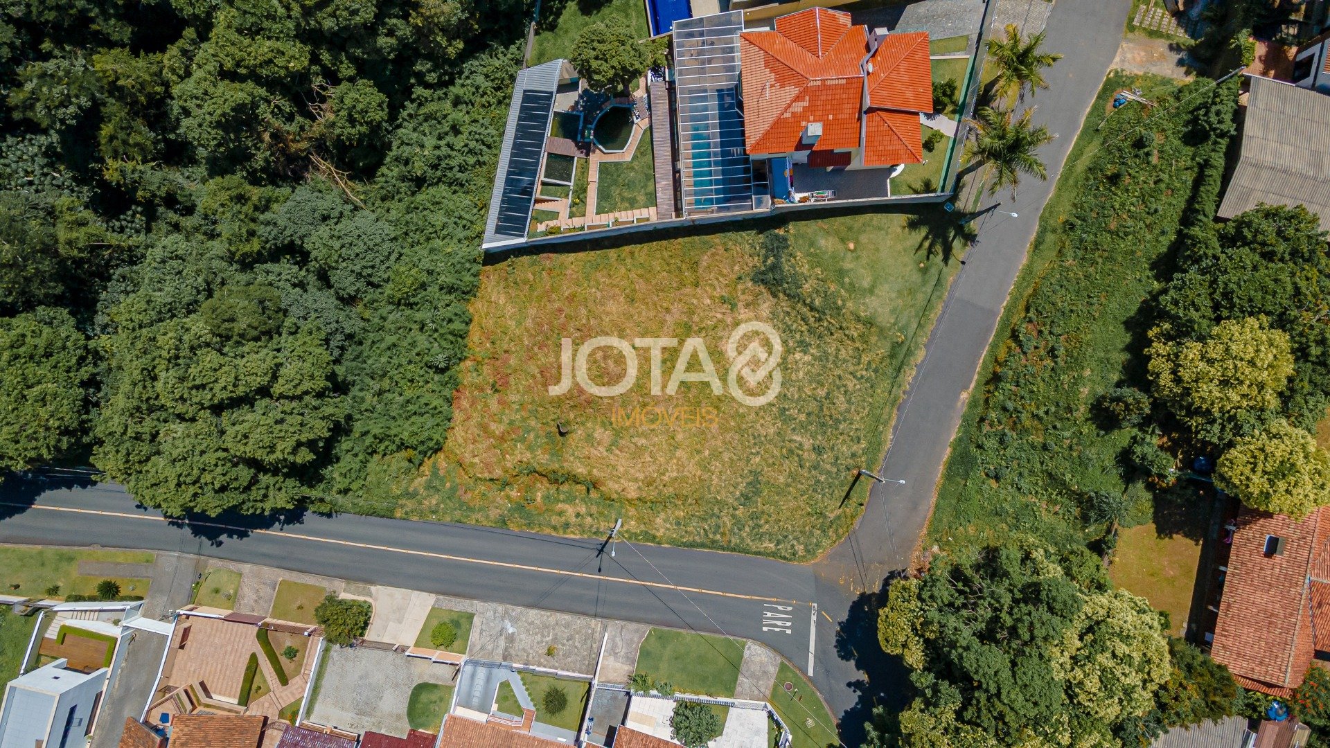 TERRENO DE ESQUINA PRÓXIMO AO PARQUE BARIGUI!