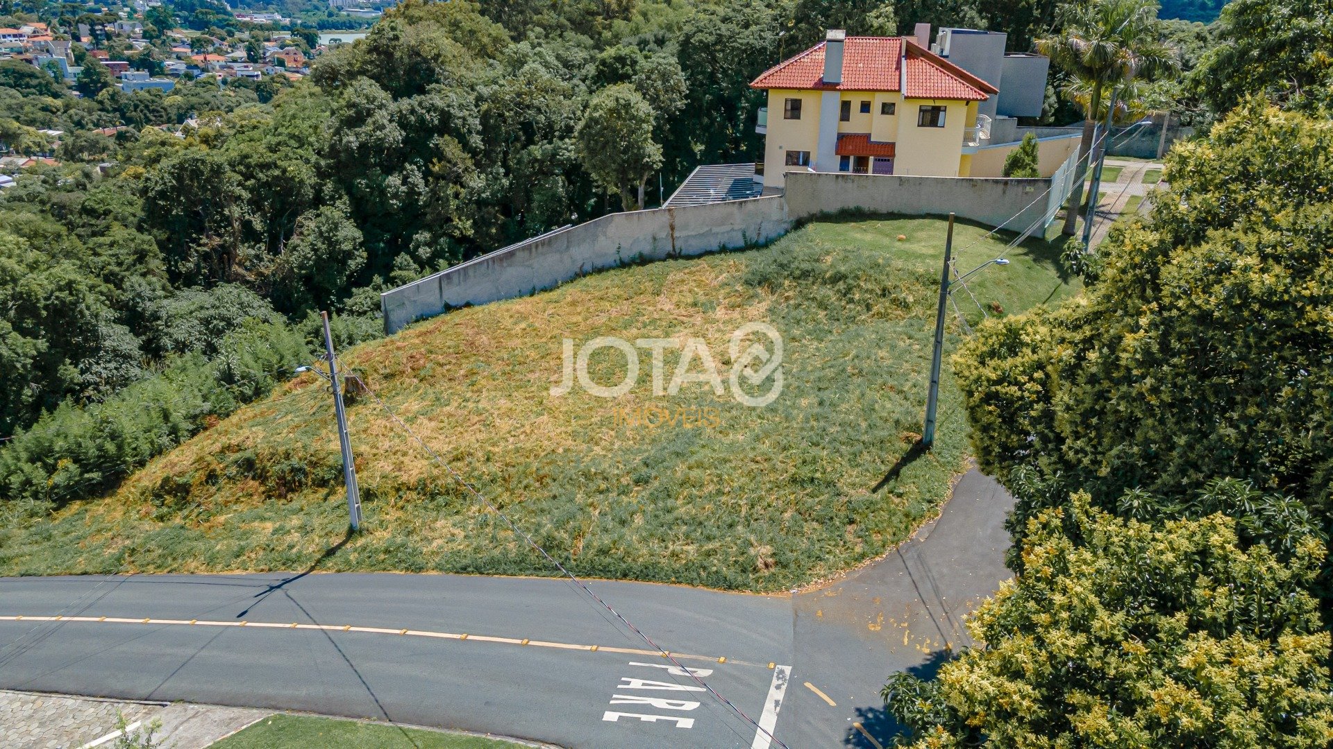 TERRENO DE ESQUINA PRÓXIMO AO PARQUE BARIGUI!
