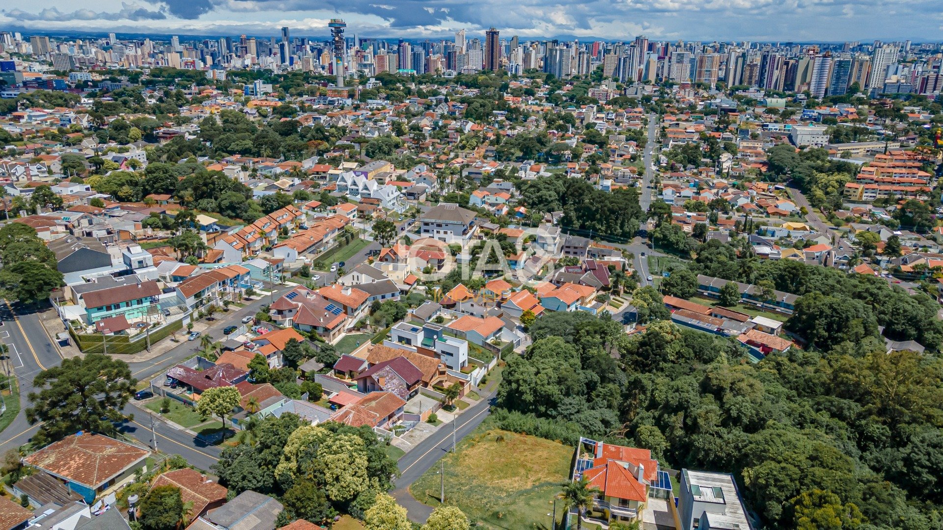 TERRENO DE ESQUINA PRÓXIMO AO PARQUE BARIGUI!