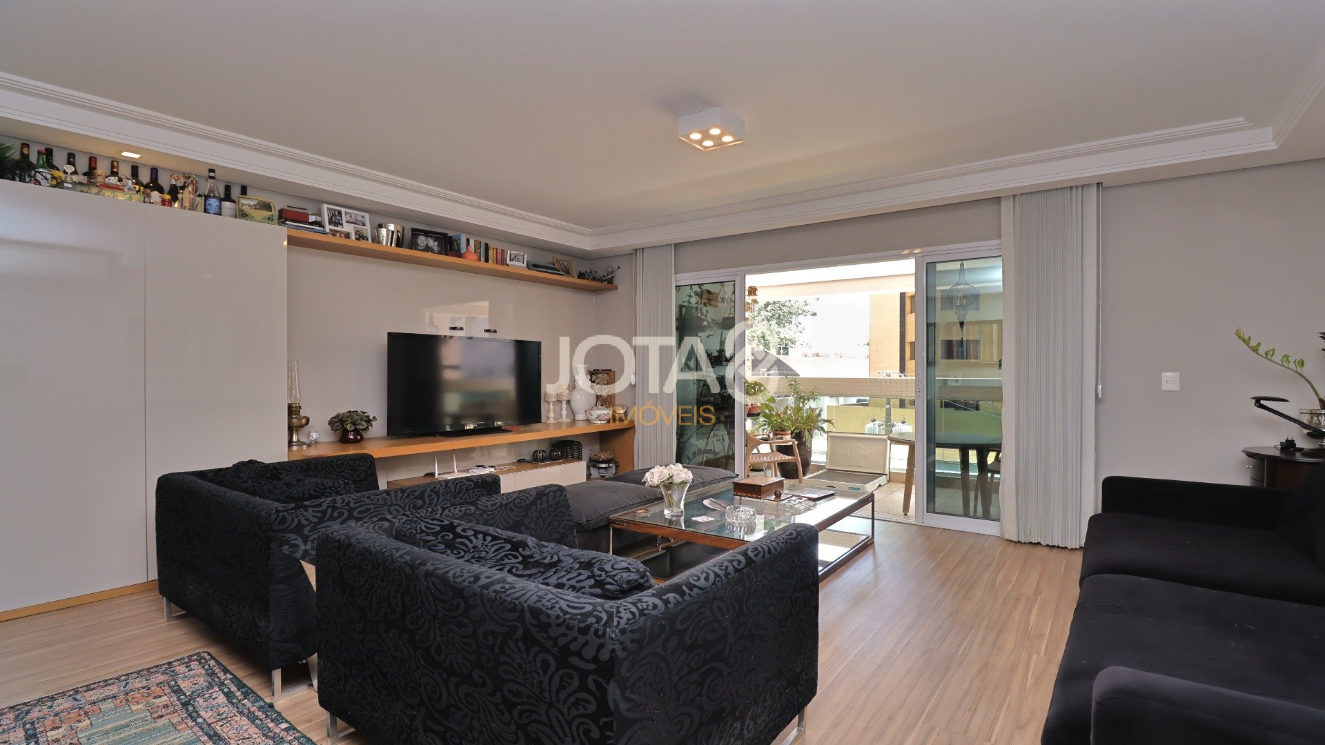 APARTAMENTO MOBILIADO EM CONDOMÍNIO CLUBE NO ÁGUA VERDE!