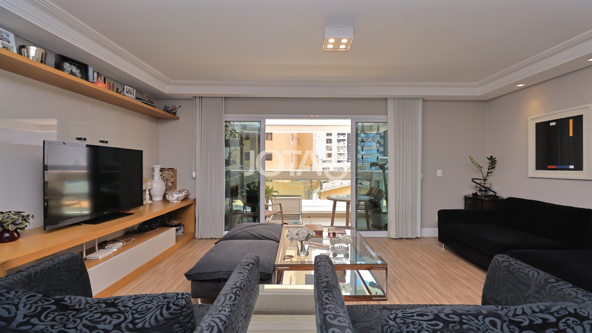APARTAMENTO MOBILIADO EM CONDOMÍNIO CLUBE NO ÁGUA VERDE!