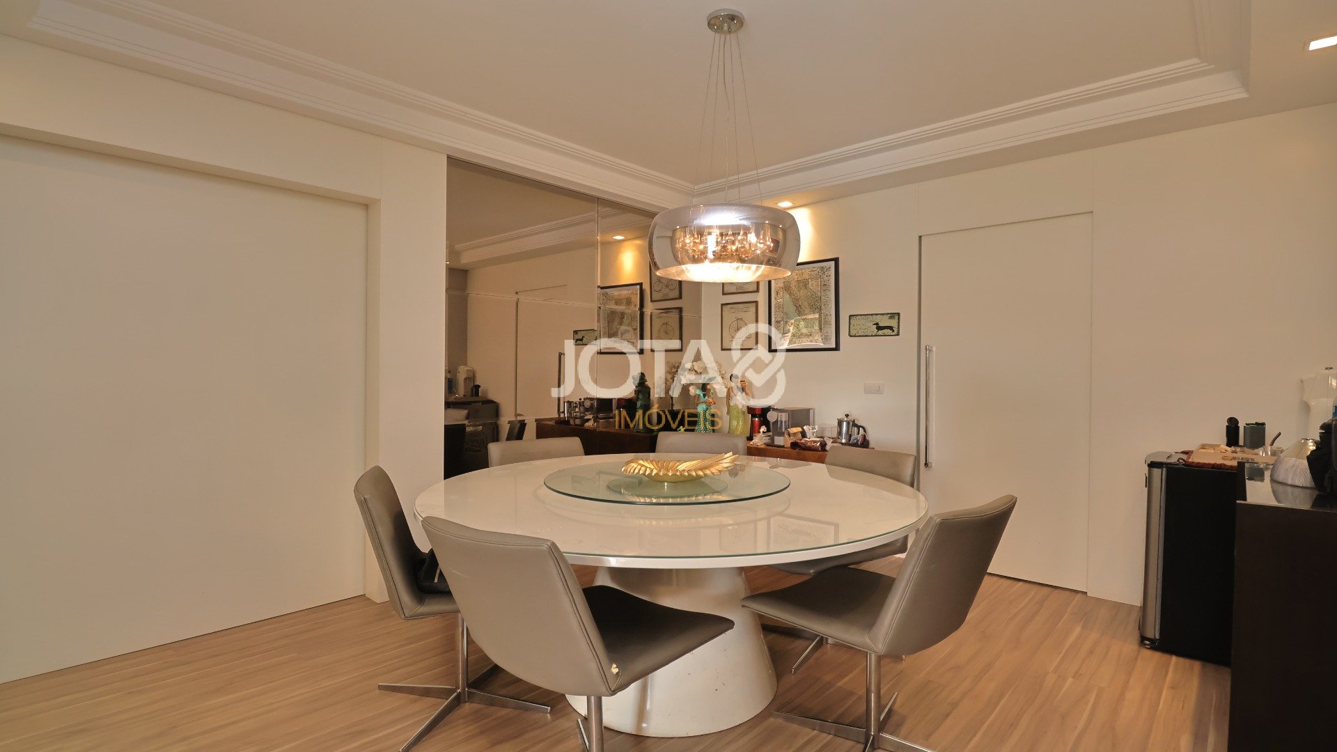APARTAMENTO MOBILIADO EM CONDOMÍNIO CLUBE NO ÁGUA VERDE!