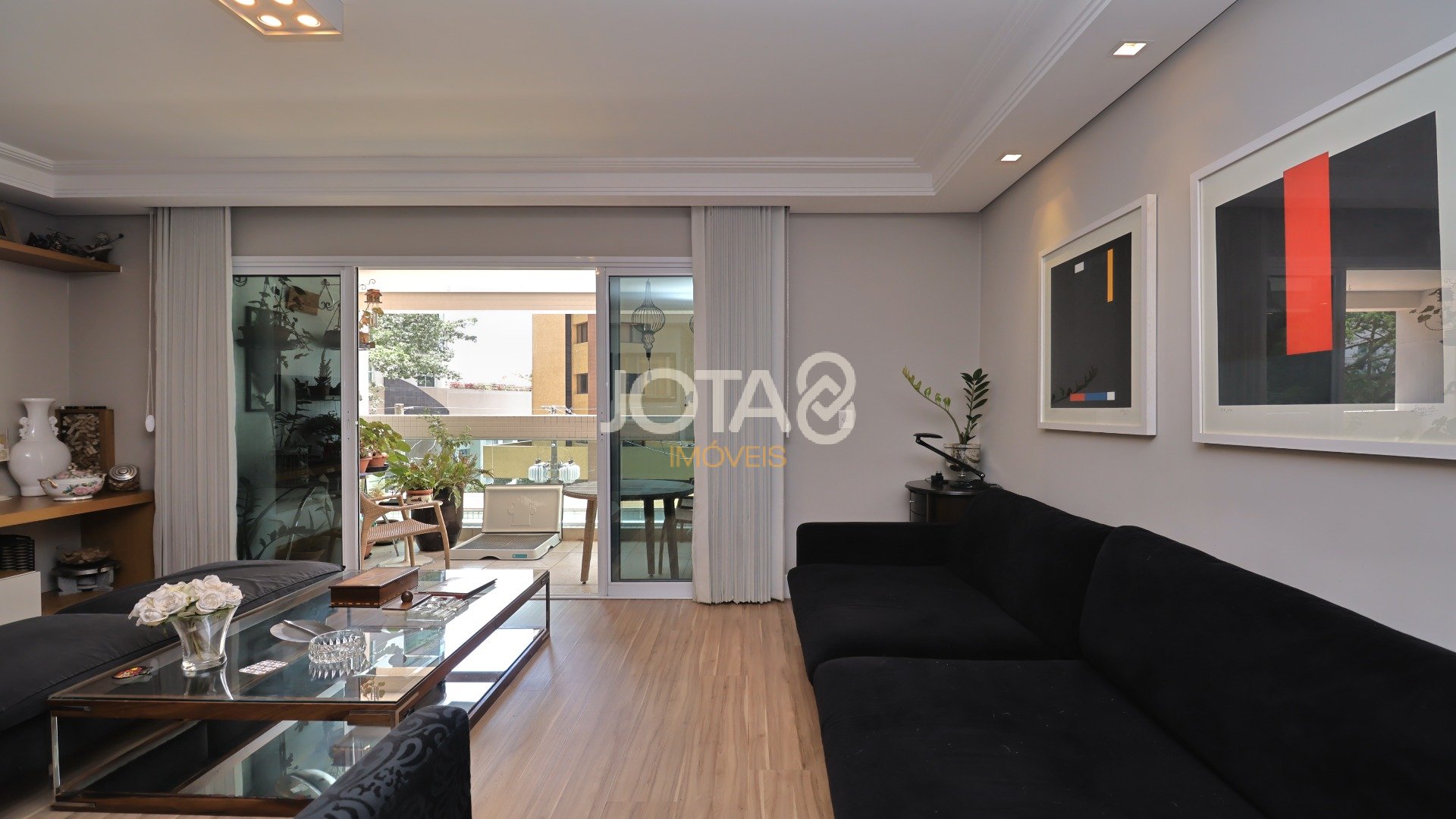 APARTAMENTO MOBILIADO EM CONDOMÍNIO CLUBE NO ÁGUA VERDE!