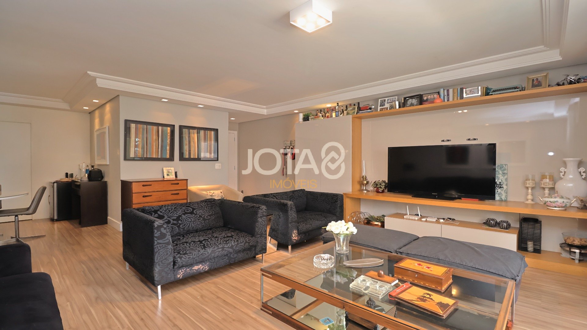 APARTAMENTO MOBILIADO EM CONDOMÍNIO CLUBE NO ÁGUA VERDE!