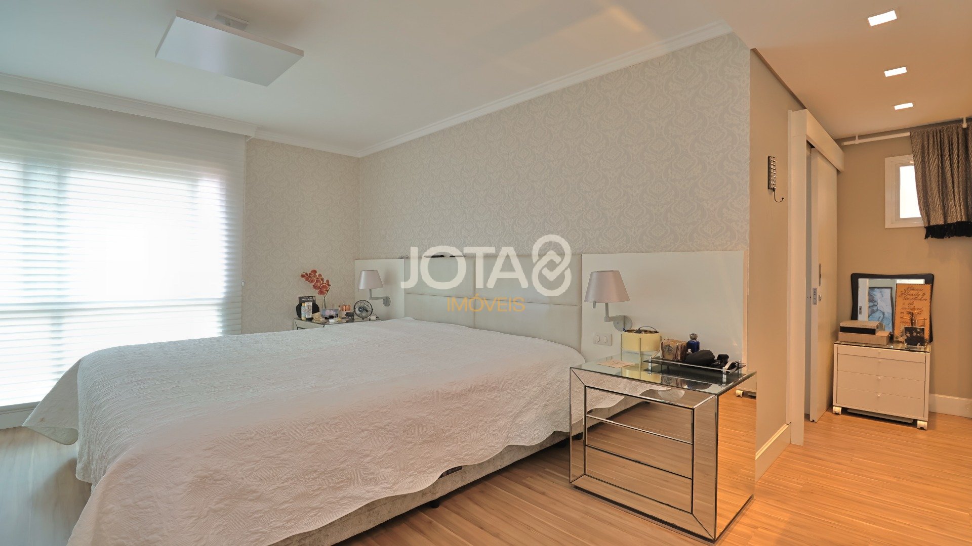 APARTAMENTO MOBILIADO EM CONDOMÍNIO CLUBE NO ÁGUA VERDE!