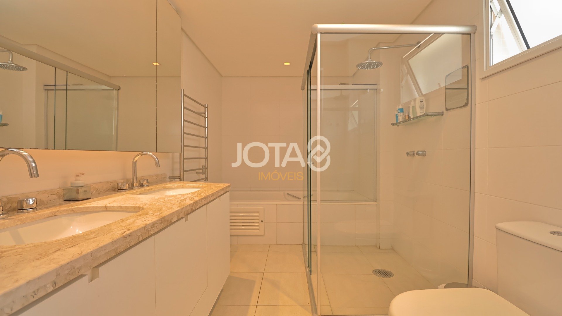 APARTAMENTO MOBILIADO EM CONDOMÍNIO CLUBE NO ÁGUA VERDE!