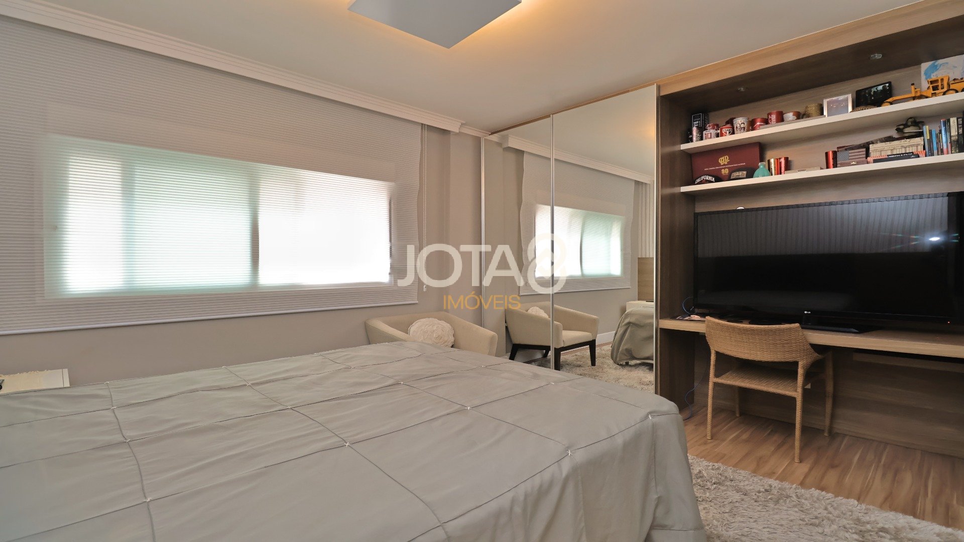 APARTAMENTO MOBILIADO EM CONDOMÍNIO CLUBE NO ÁGUA VERDE!