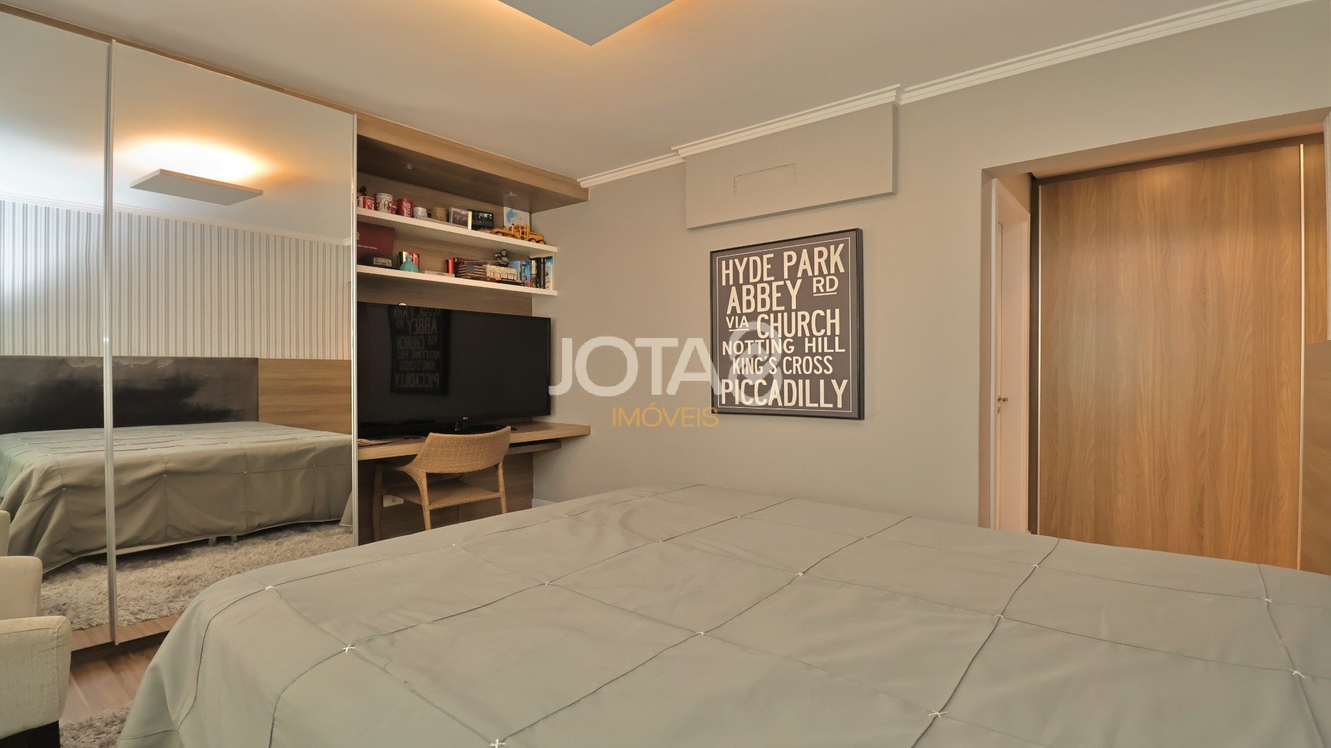 APARTAMENTO MOBILIADO EM CONDOMÍNIO CLUBE NO ÁGUA VERDE!