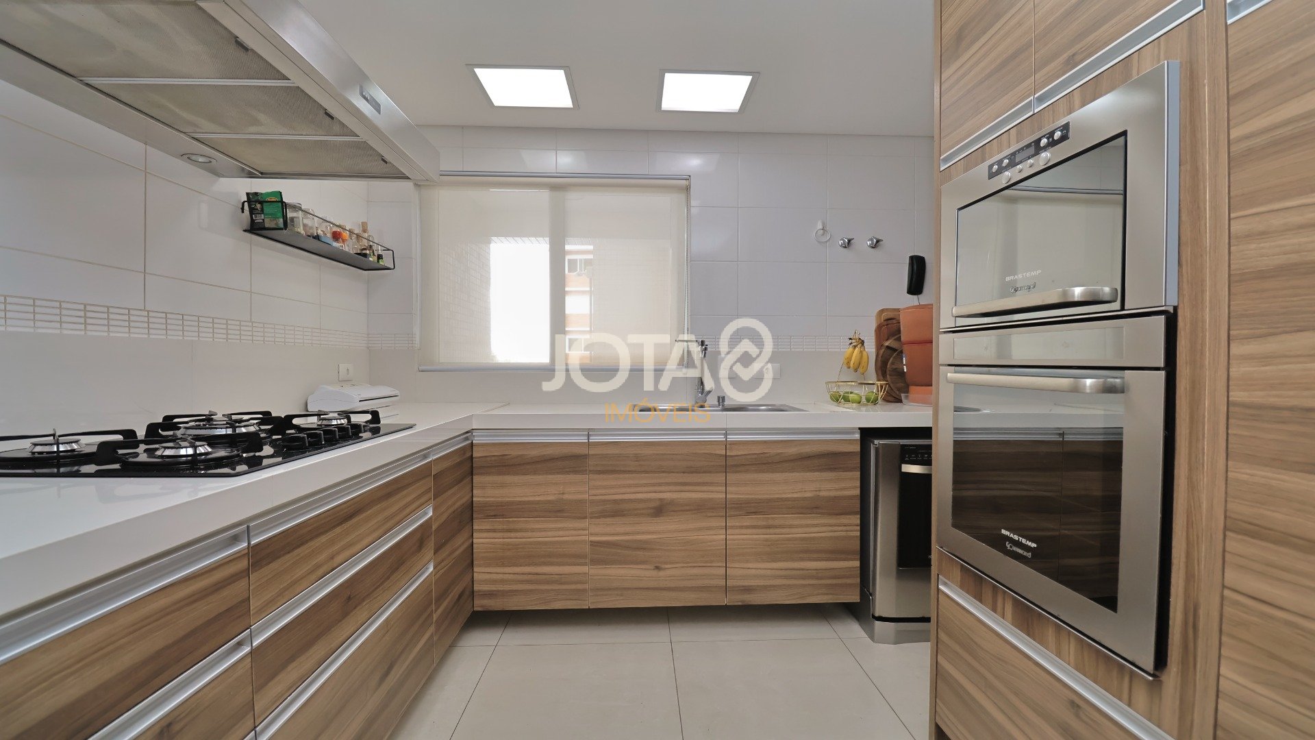 APARTAMENTO MOBILIADO EM CONDOMÍNIO CLUBE NO ÁGUA VERDE!