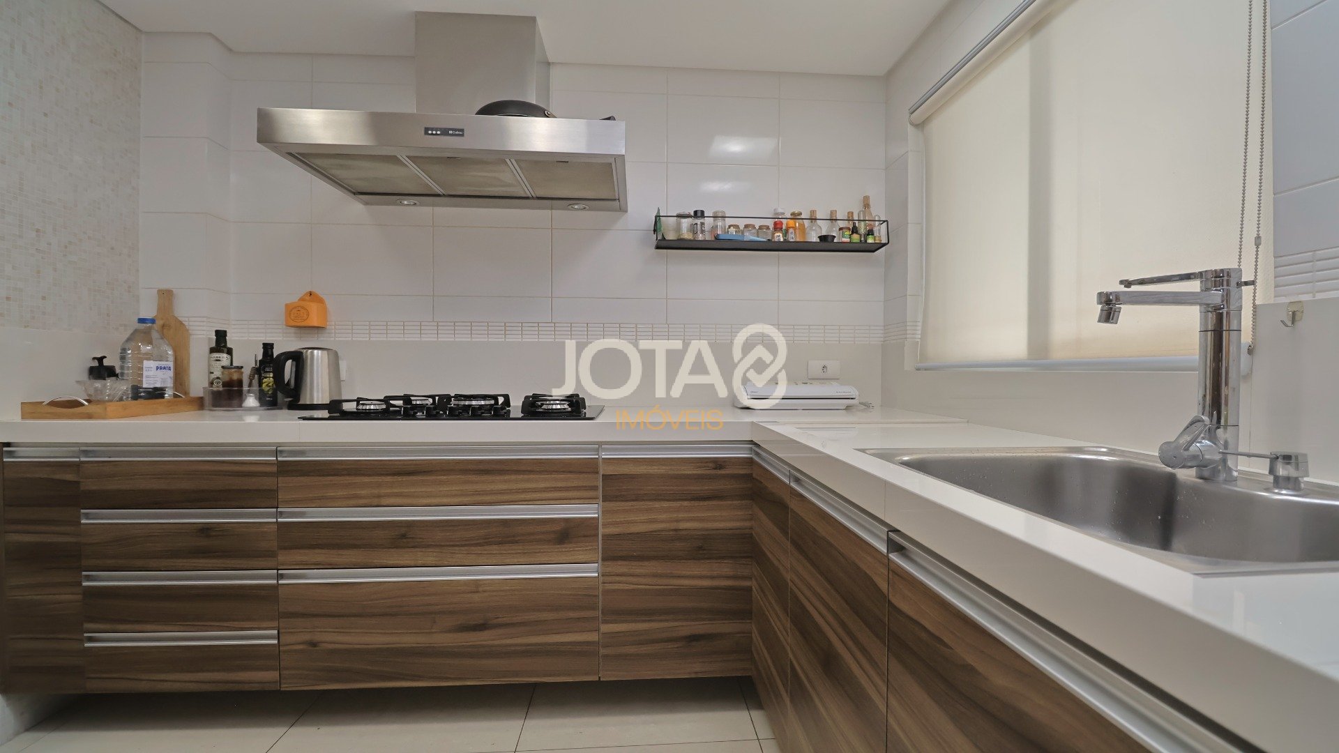 APARTAMENTO MOBILIADO EM CONDOMÍNIO CLUBE NO ÁGUA VERDE!