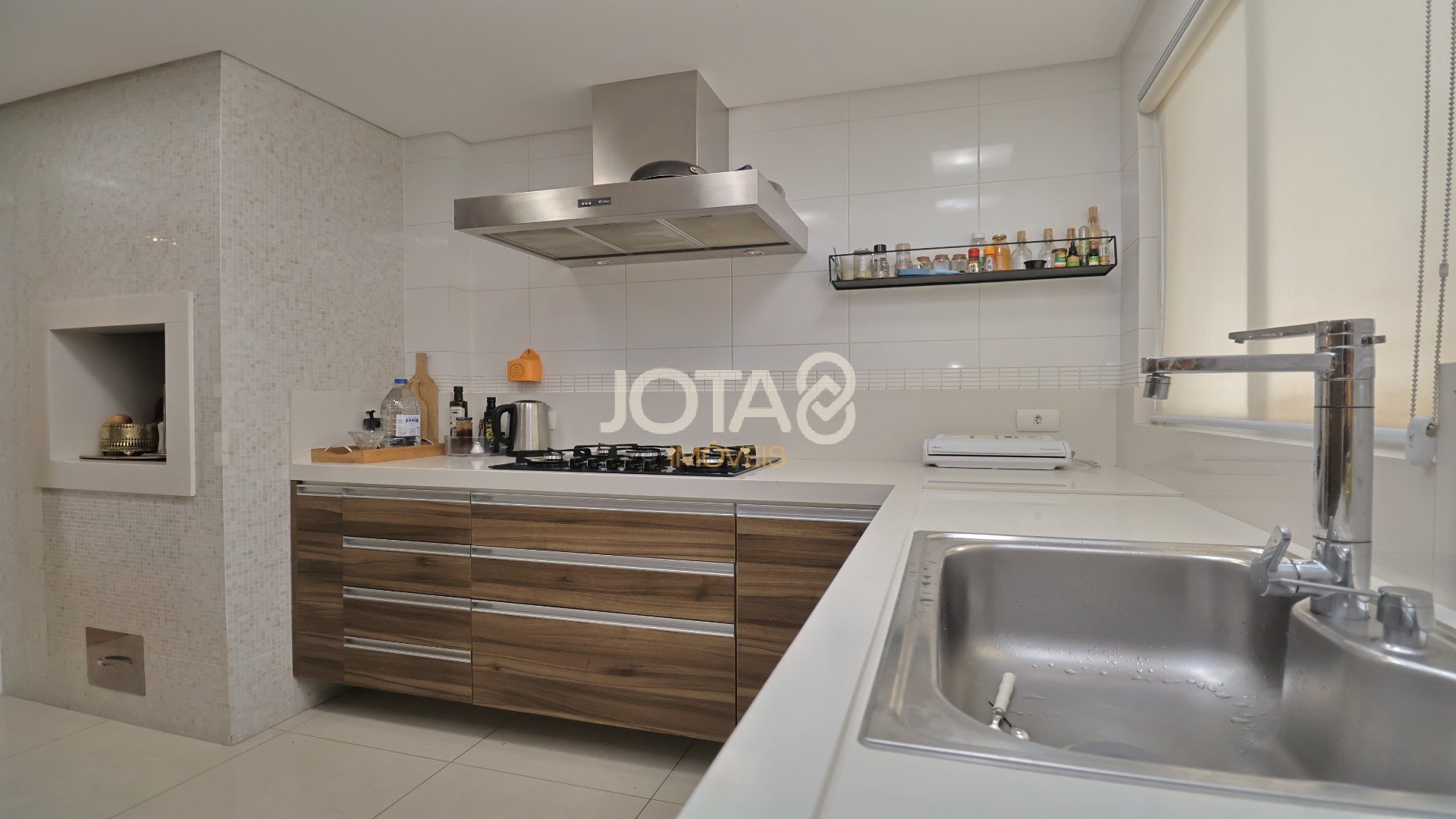 APARTAMENTO MOBILIADO EM CONDOMÍNIO CLUBE NO ÁGUA VERDE!