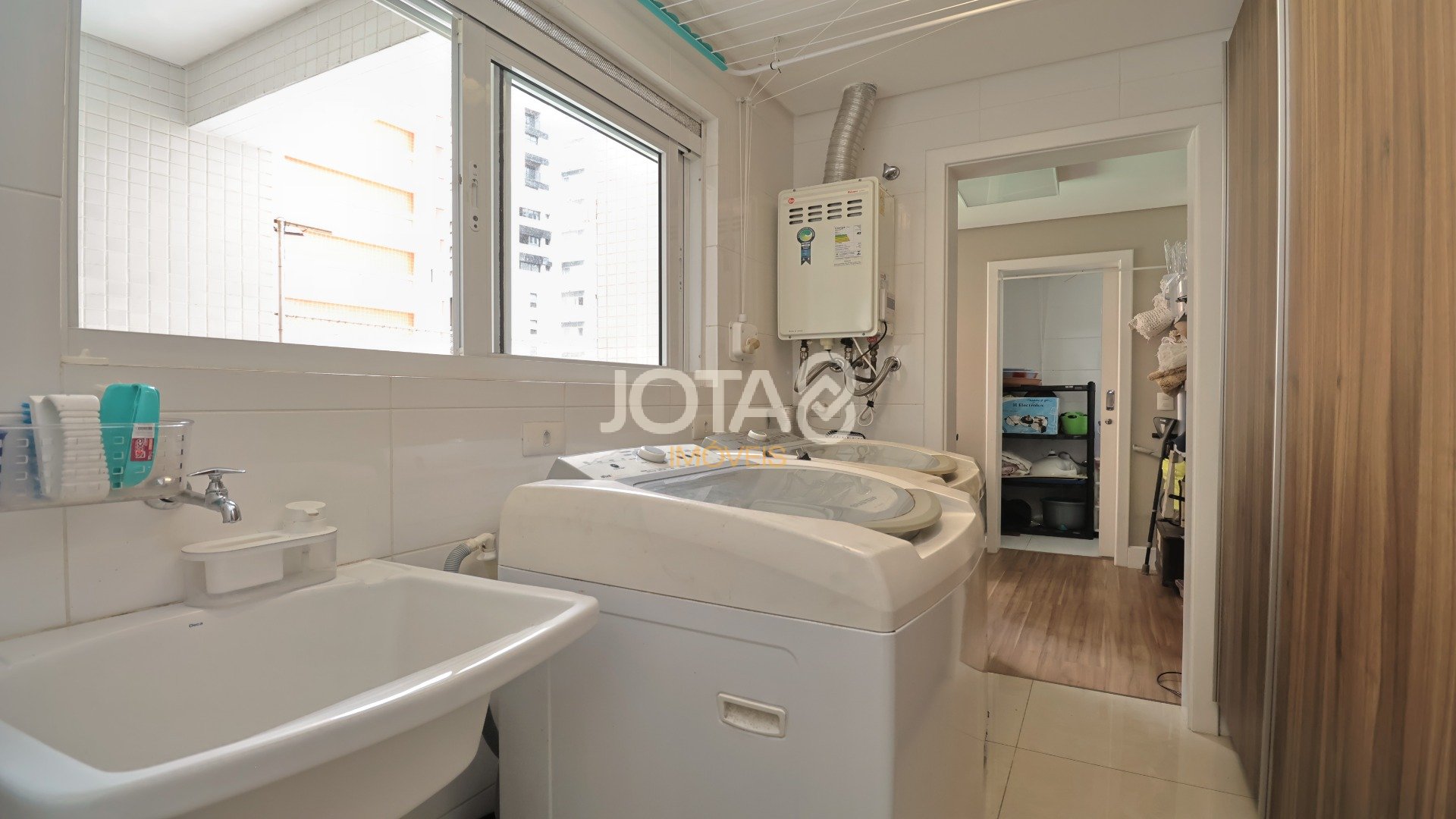 APARTAMENTO MOBILIADO EM CONDOMÍNIO CLUBE NO ÁGUA VERDE!