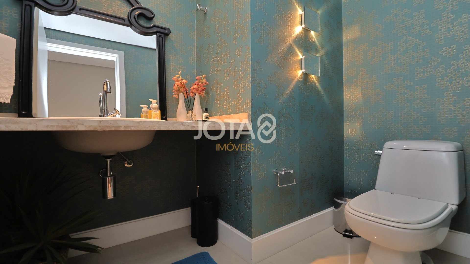 APARTAMENTO MOBILIADO EM CONDOMÍNIO CLUBE NO ÁGUA VERDE!
