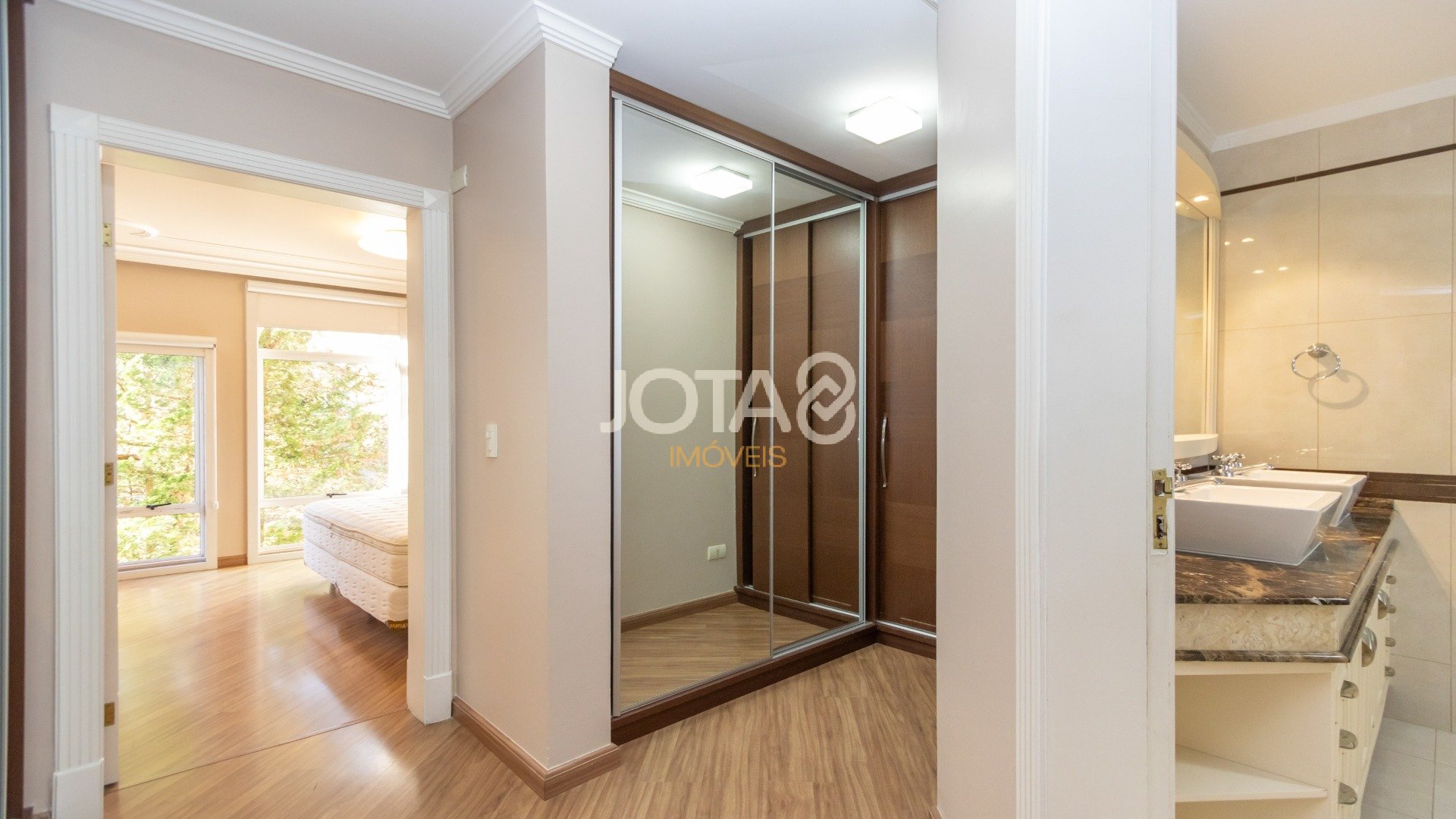 CASA EM CONDOMÍNIO EXCLUSIVO NO CAMPO COMPRIDO