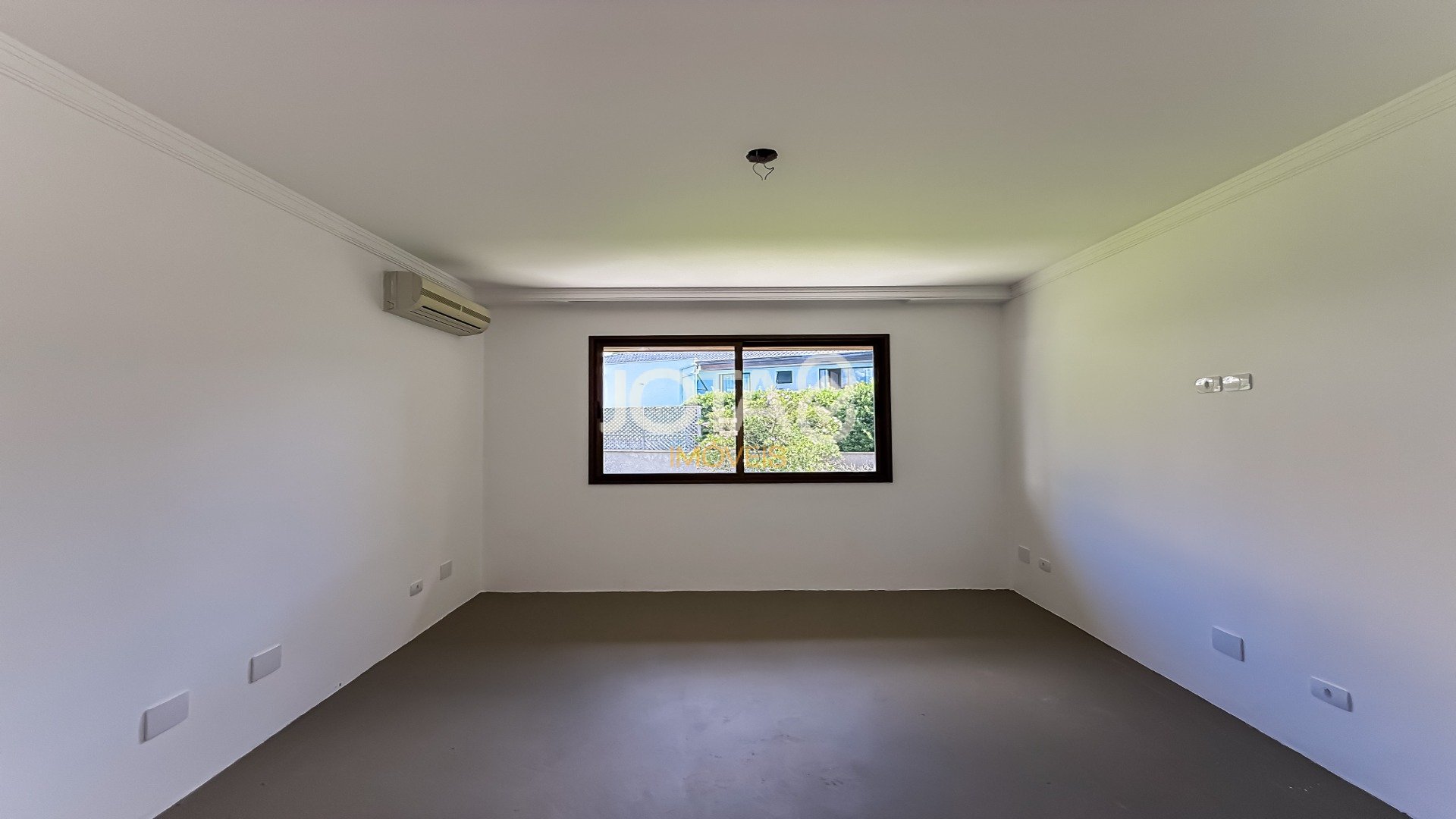 CASA COM 4 QUARTOS EM CONDOMÍNIO FECHADO NO UBERABA