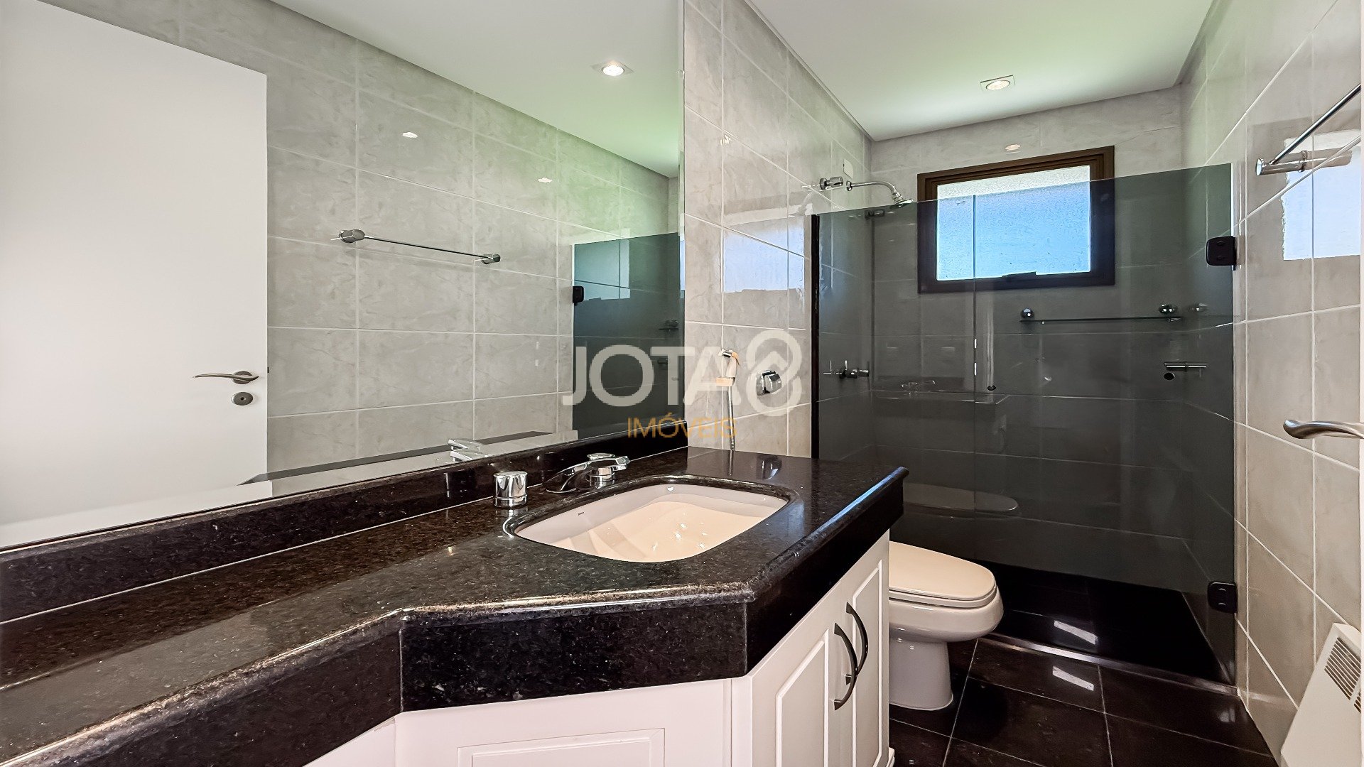 CASA COM 4 QUARTOS EM CONDOMÍNIO FECHADO NO UBERABA