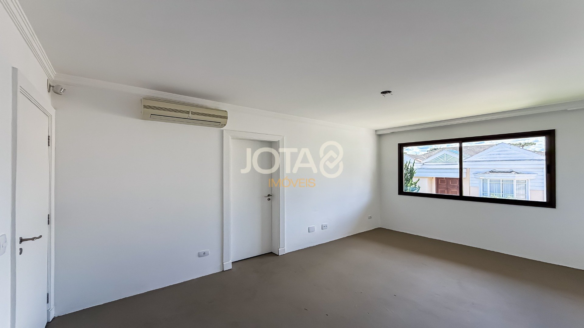 CASA COM 4 QUARTOS EM CONDOMÍNIO FECHADO NO UBERABA