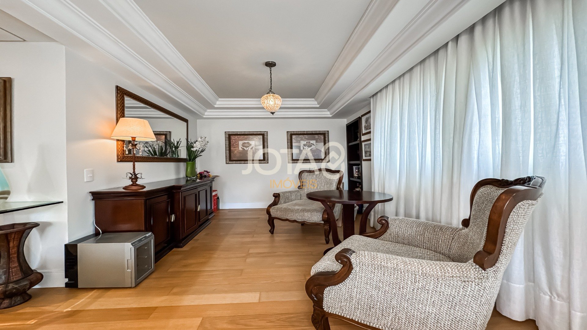 APARTAMENTO NO BATEL