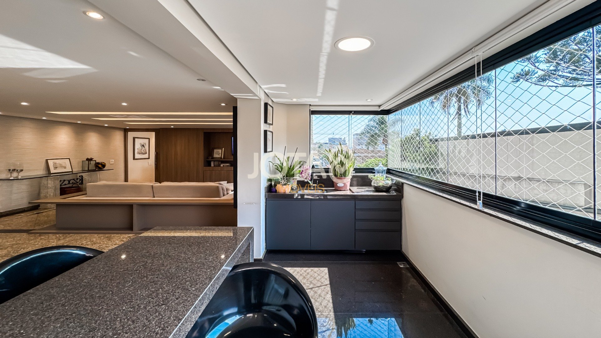 APARTAMENTO NO BATEL