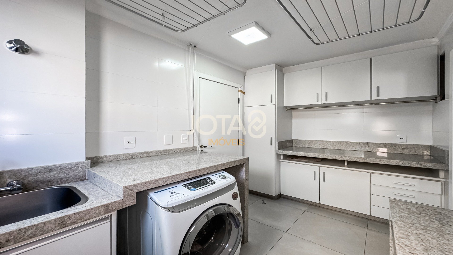 APARTAMENTO NO BATEL
