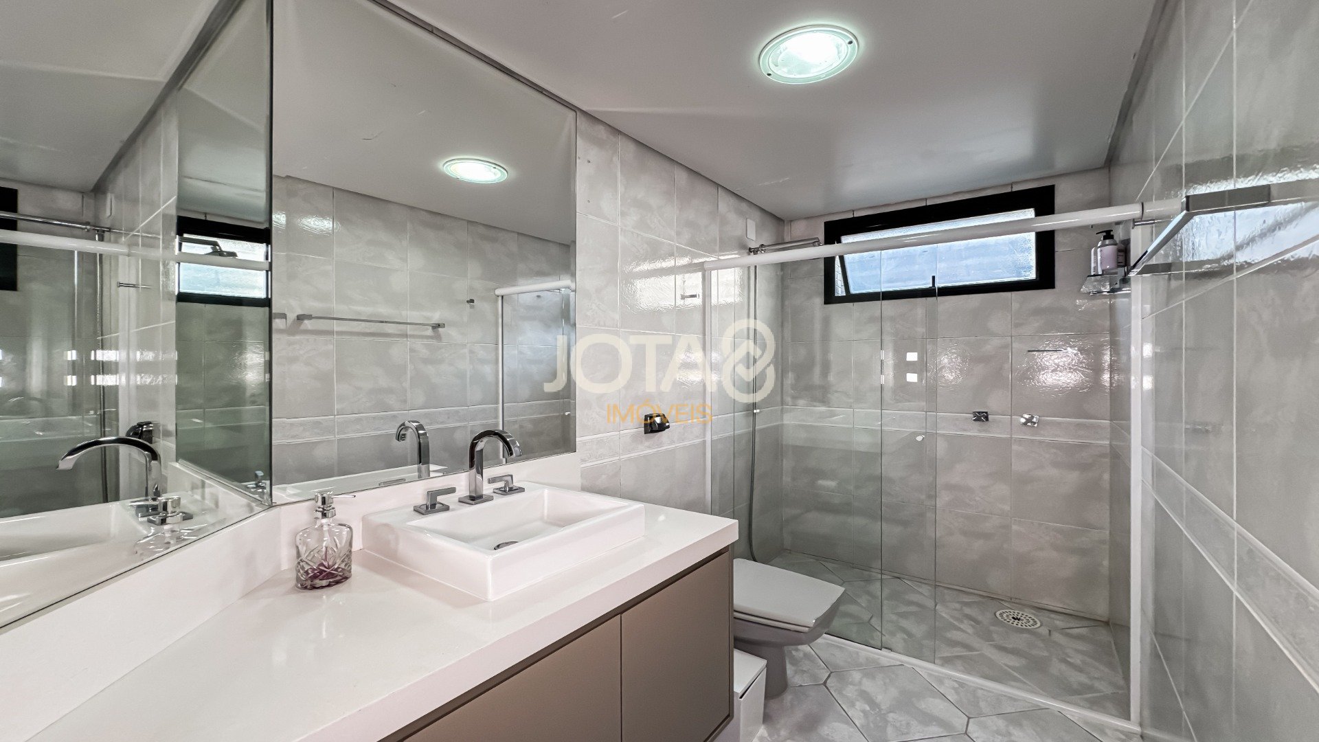APARTAMENTO NO BATEL