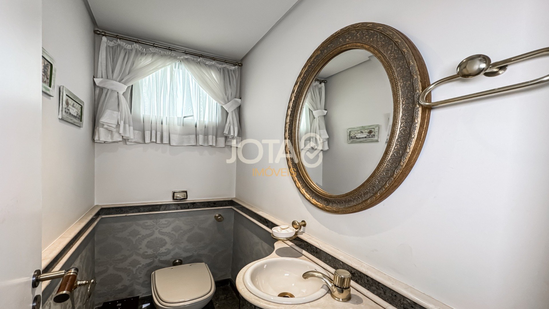 APARTAMENTO NO BATEL