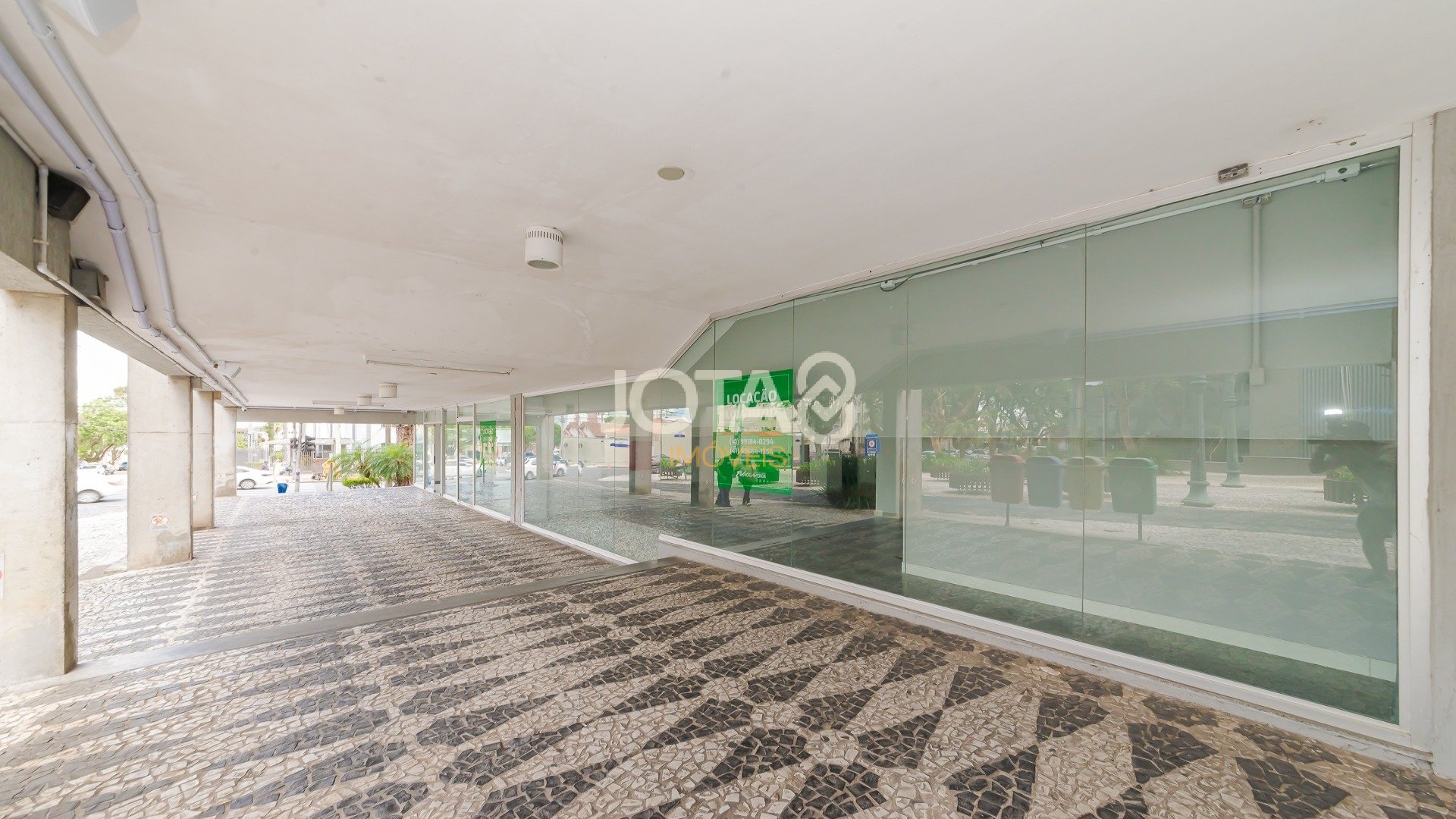 LOJA EM TRADICIONAL SHOPPING NO ÁGUA VERDE
