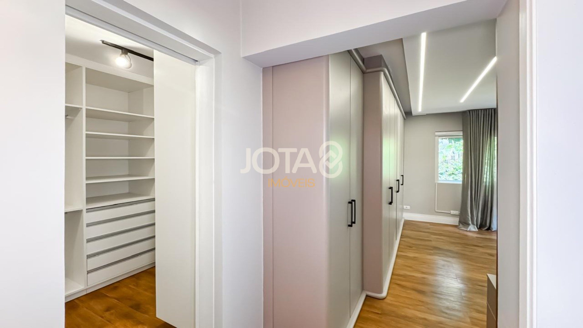 CASA EM CONDOMÍNIO 4 QUARTOS