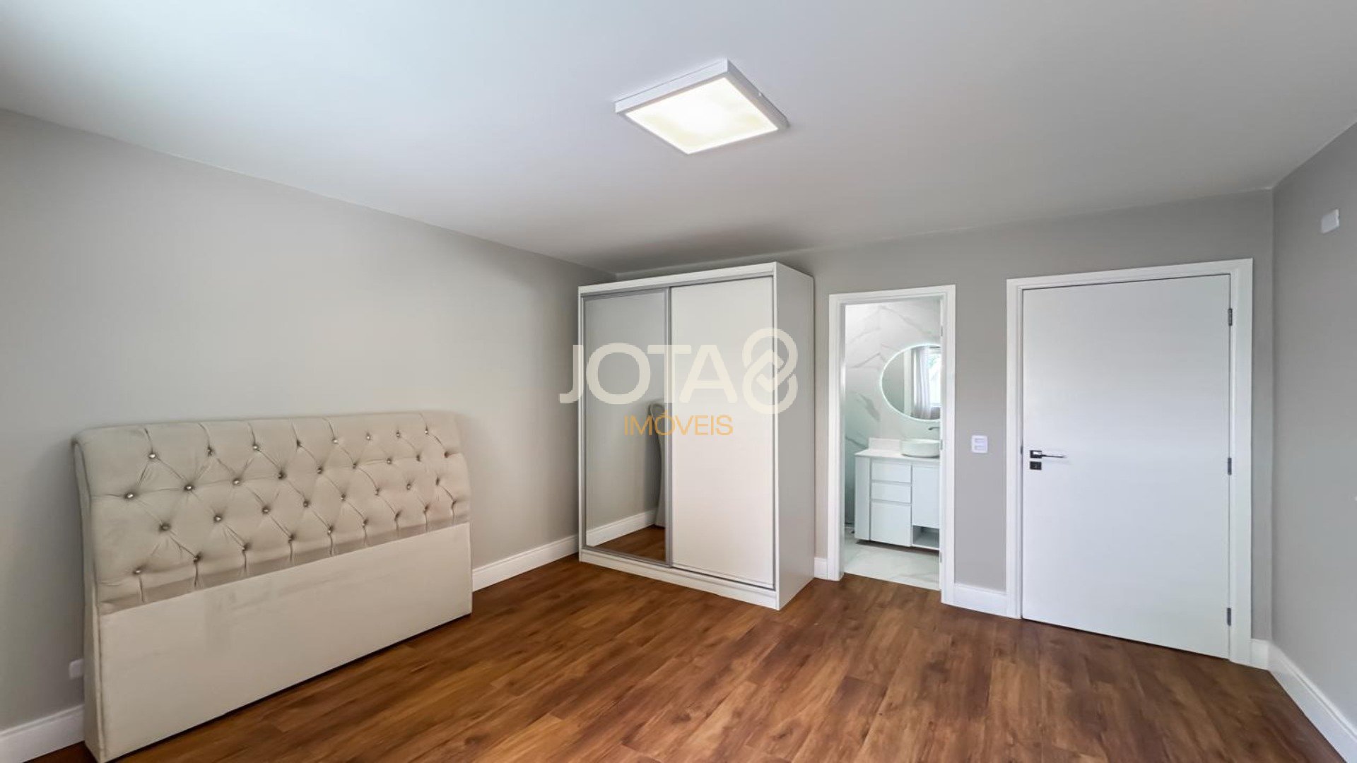CASA EM CONDOMÍNIO 4 QUARTOS
