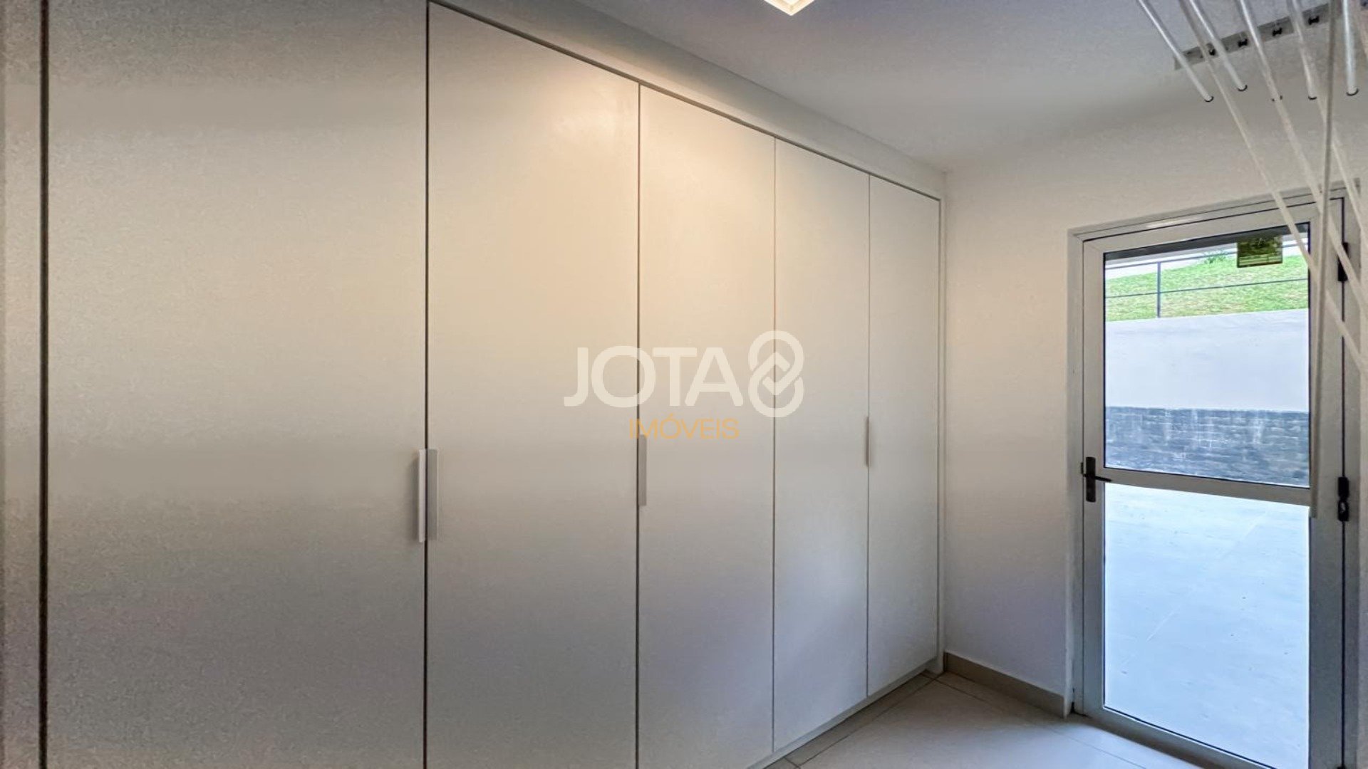 CASA EM CONDOMÍNIO 4 QUARTOS