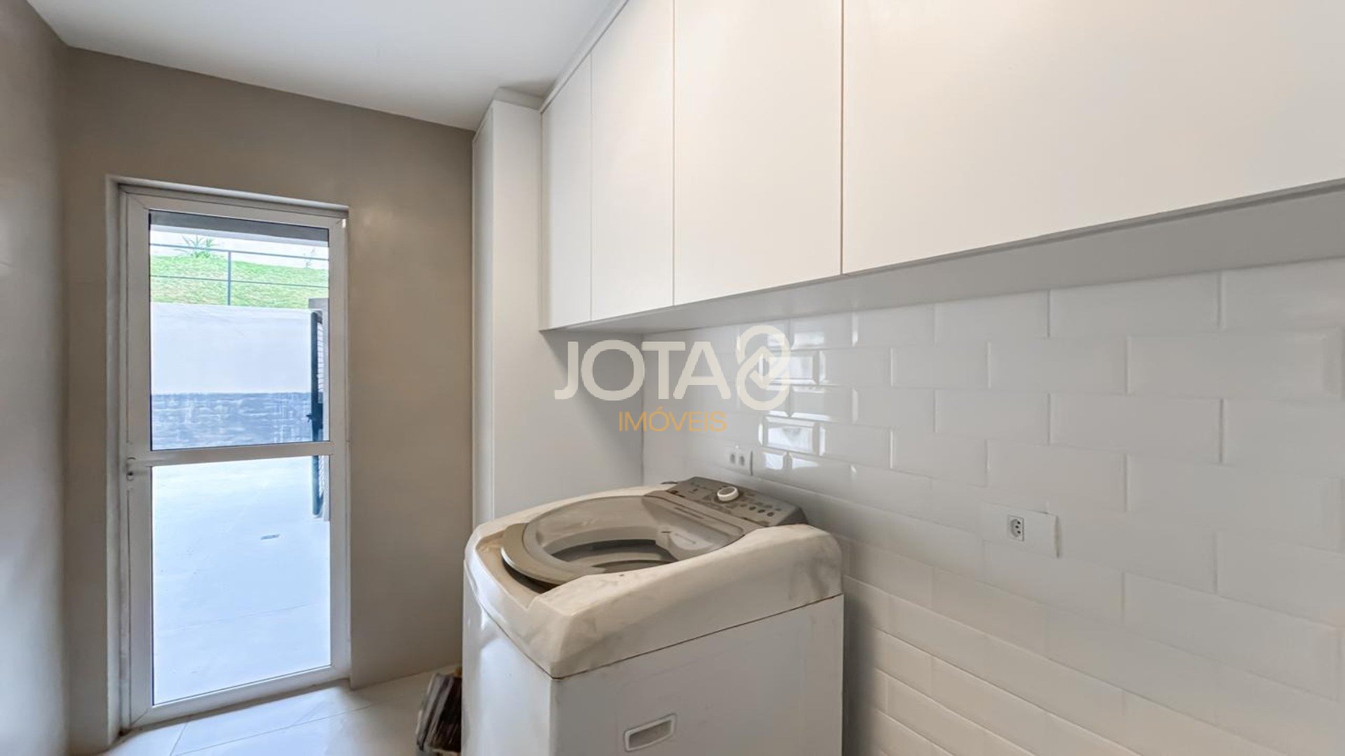 CASA EM CONDOMÍNIO 4 QUARTOS