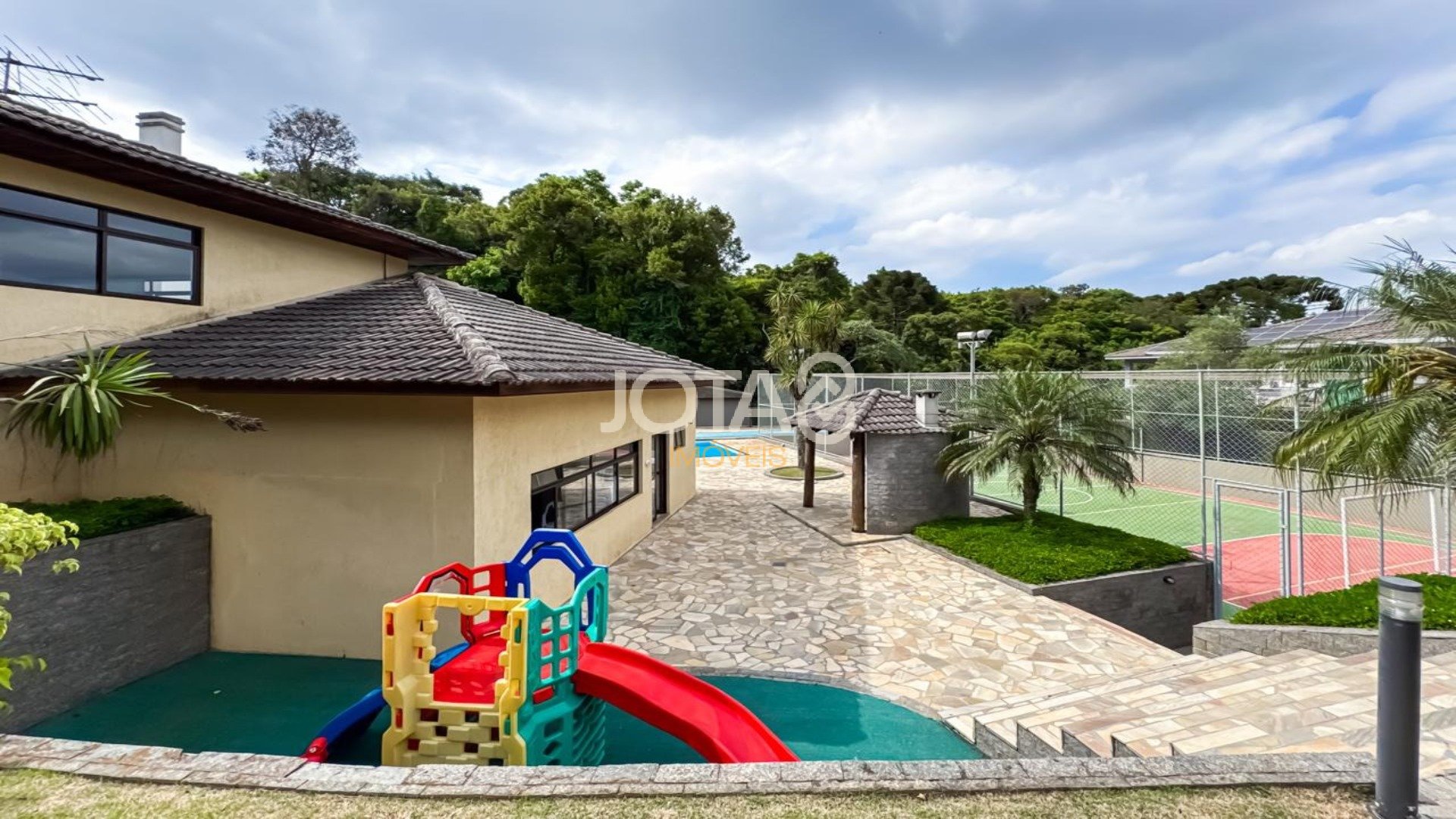 CASA EM CONDOMÍNIO 4 QUARTOS
