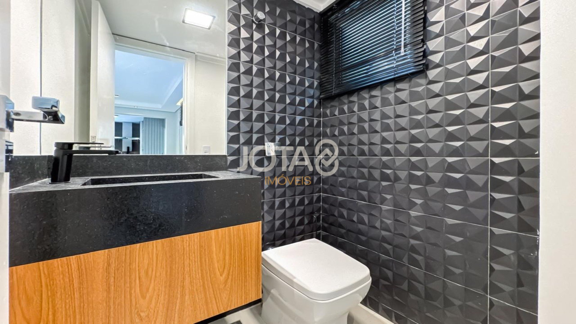 CASA EM CONDOMÍNIO 4 QUARTOS
