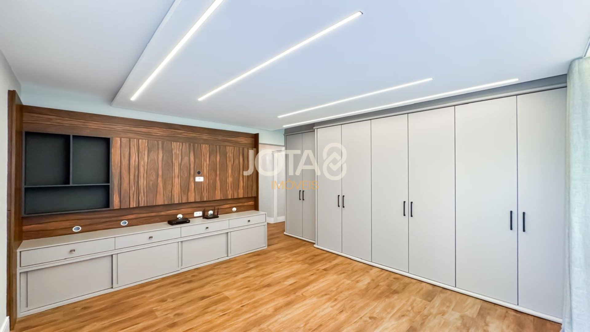 CASA EM CONDOMÍNIO 4 QUARTOS