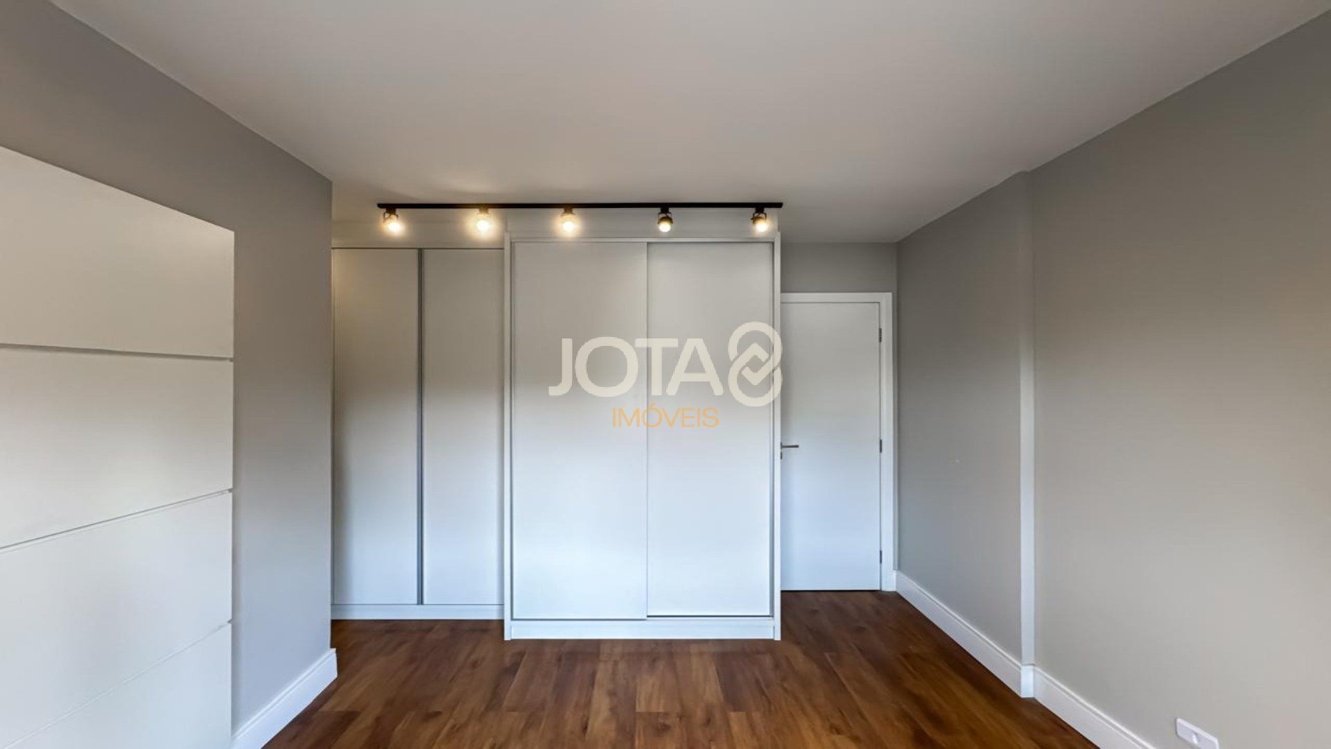 CASA EM CONDOMÍNIO 4 QUARTOS